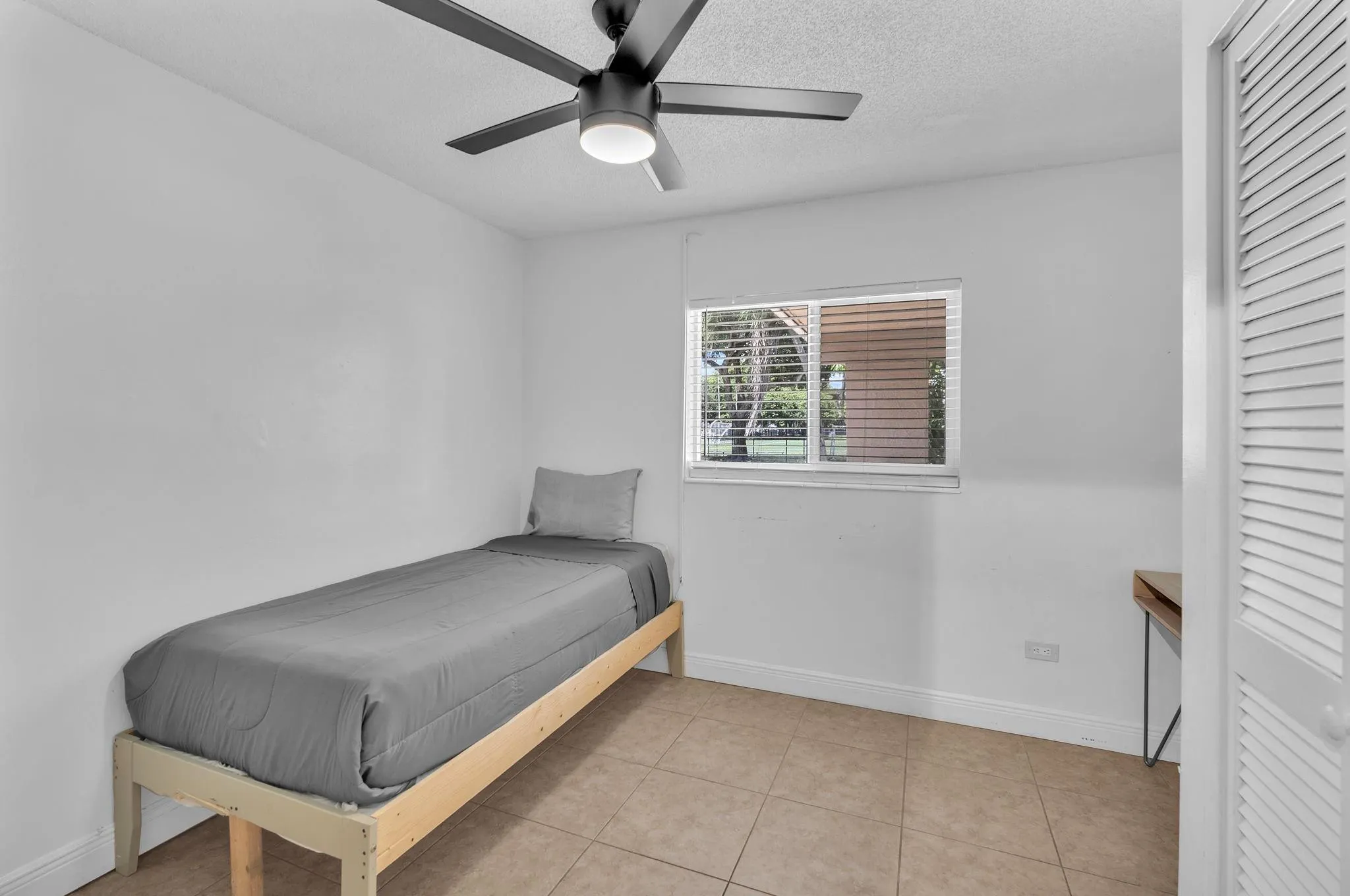 1121 N 66th Ter