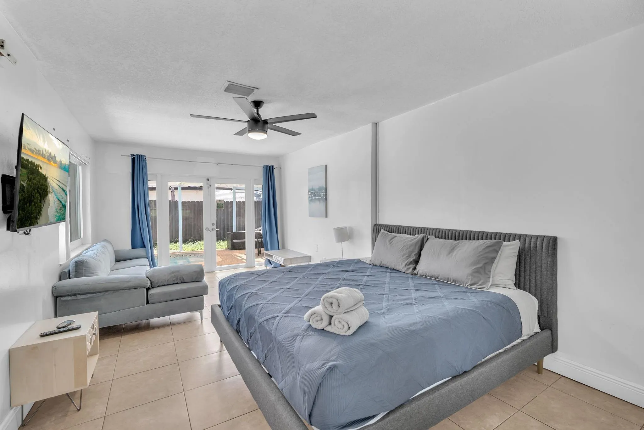 1121 N 66th Ter