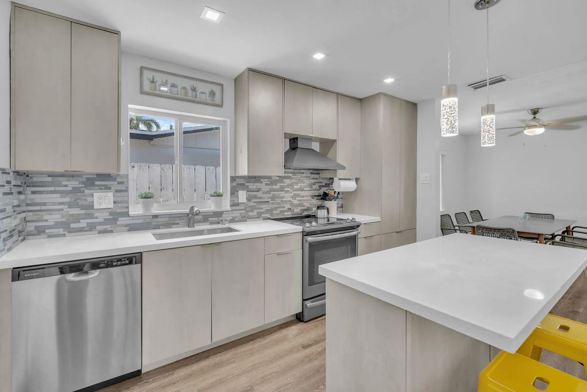 1121 N 66th Ter