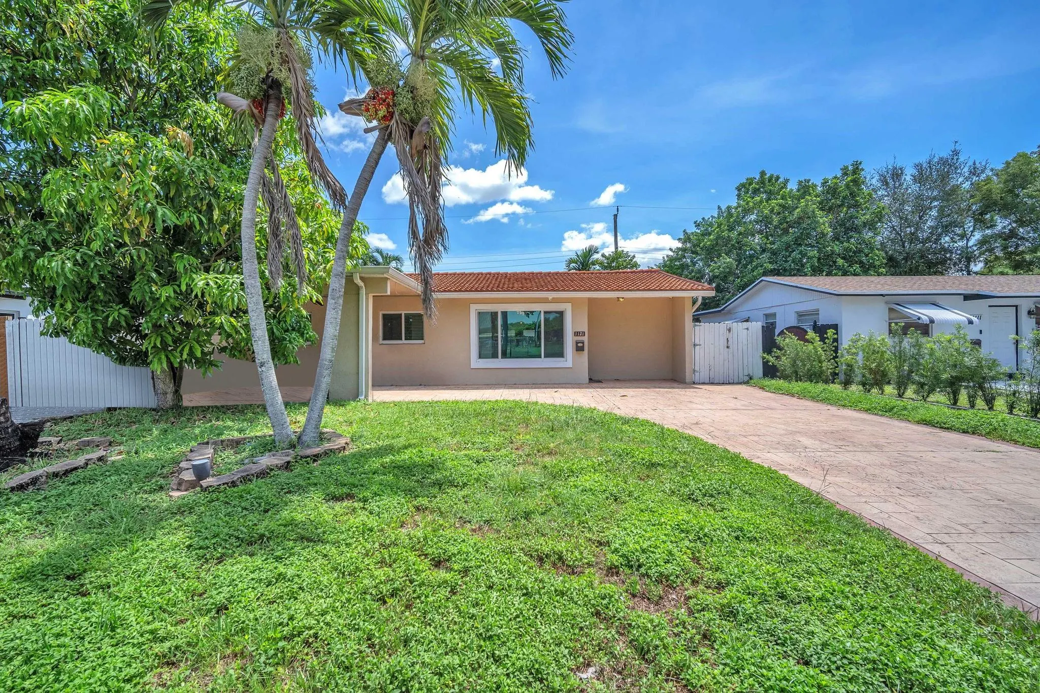 1121 N 66th Ter