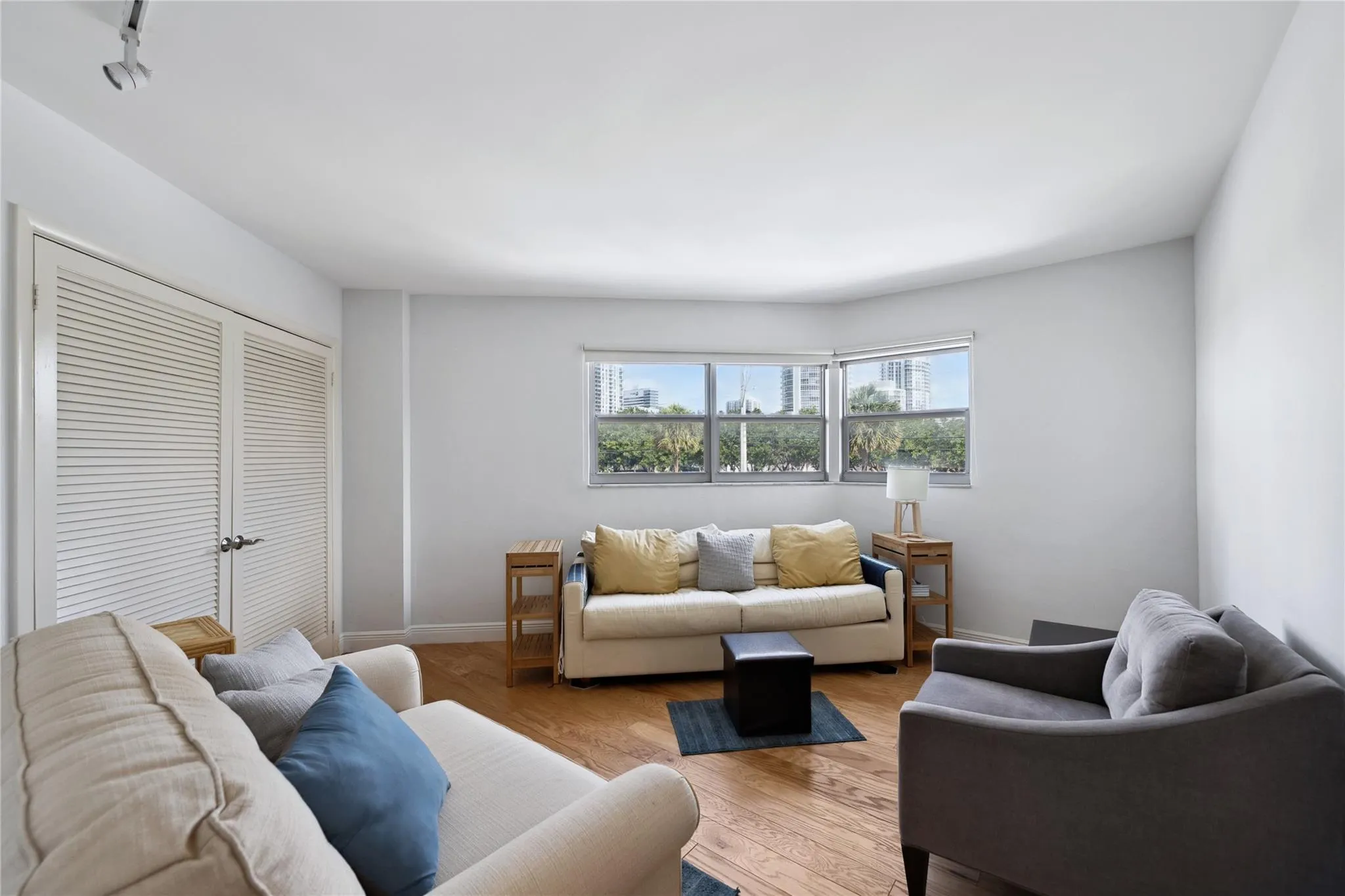 818 SE 4th St, #201