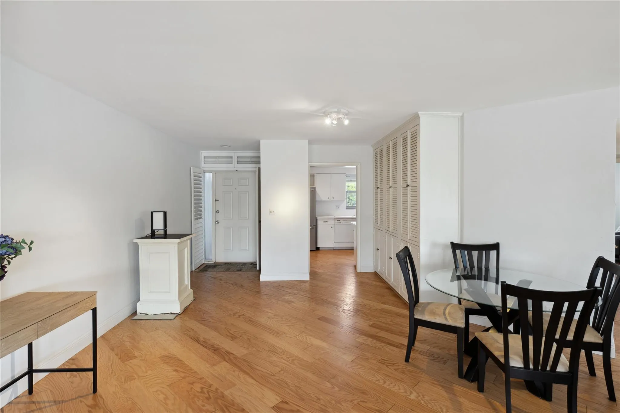 818 SE 4th St, #201