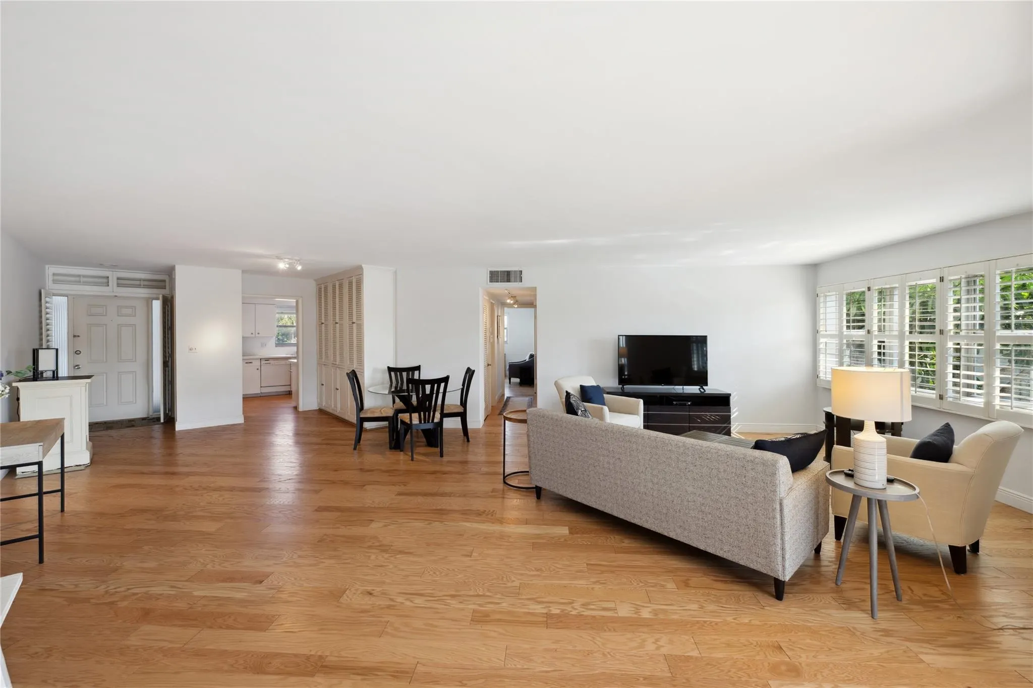 818 SE 4th St, #201