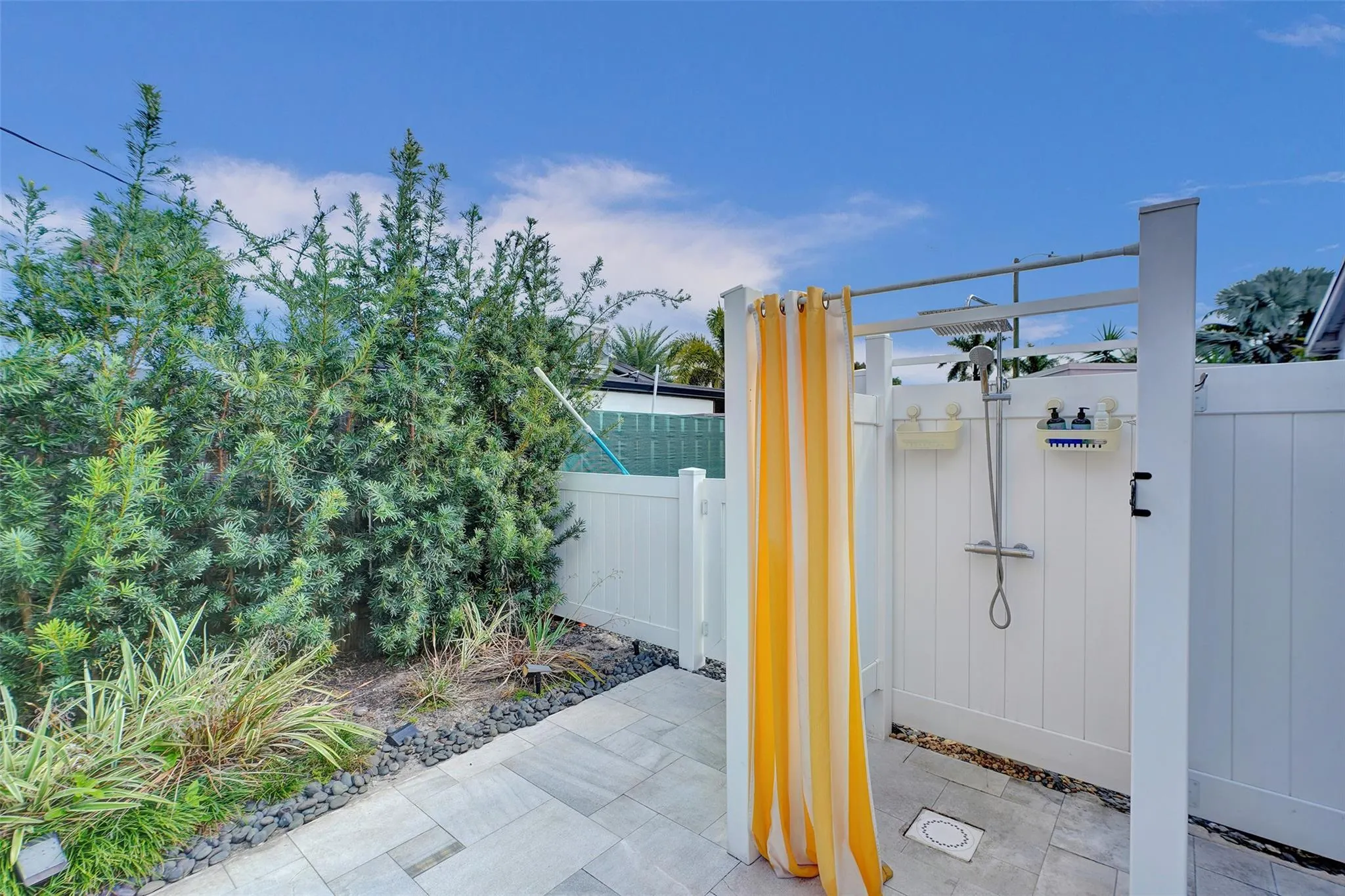25 NE 26th Ct