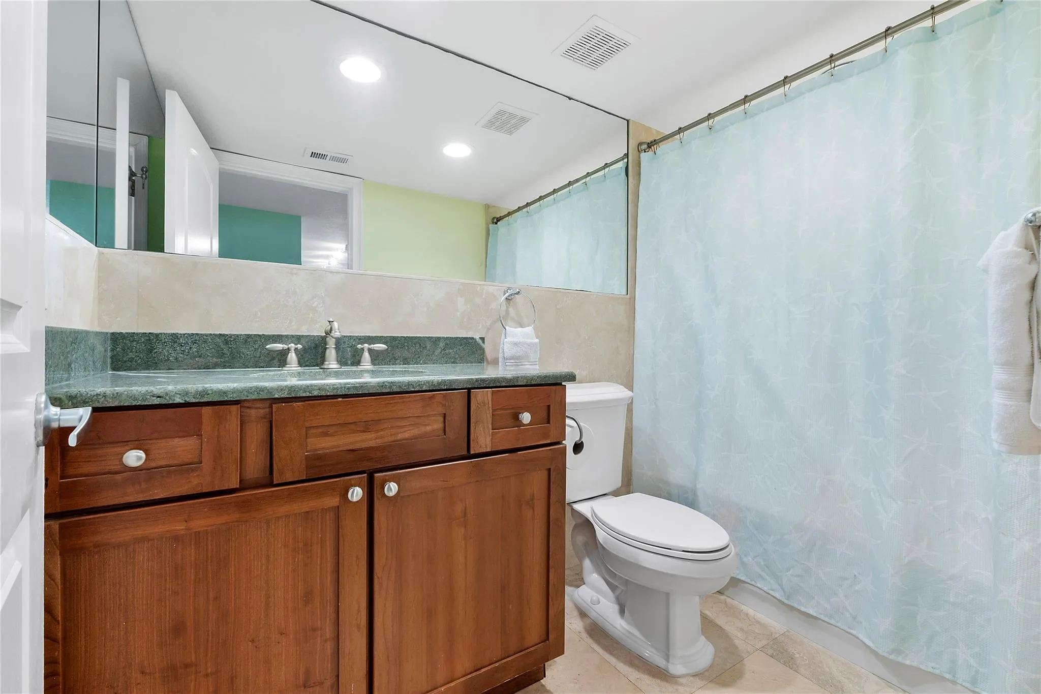 2080 E Hillsboro Blvd, #407