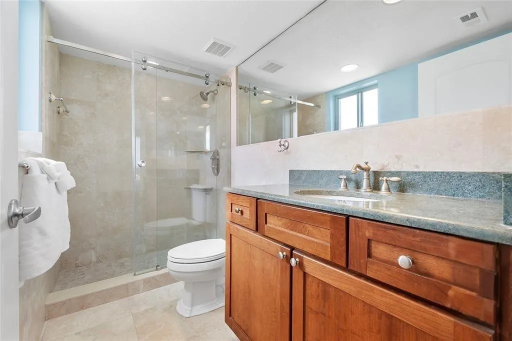 2080 E Hillsboro Blvd, #407