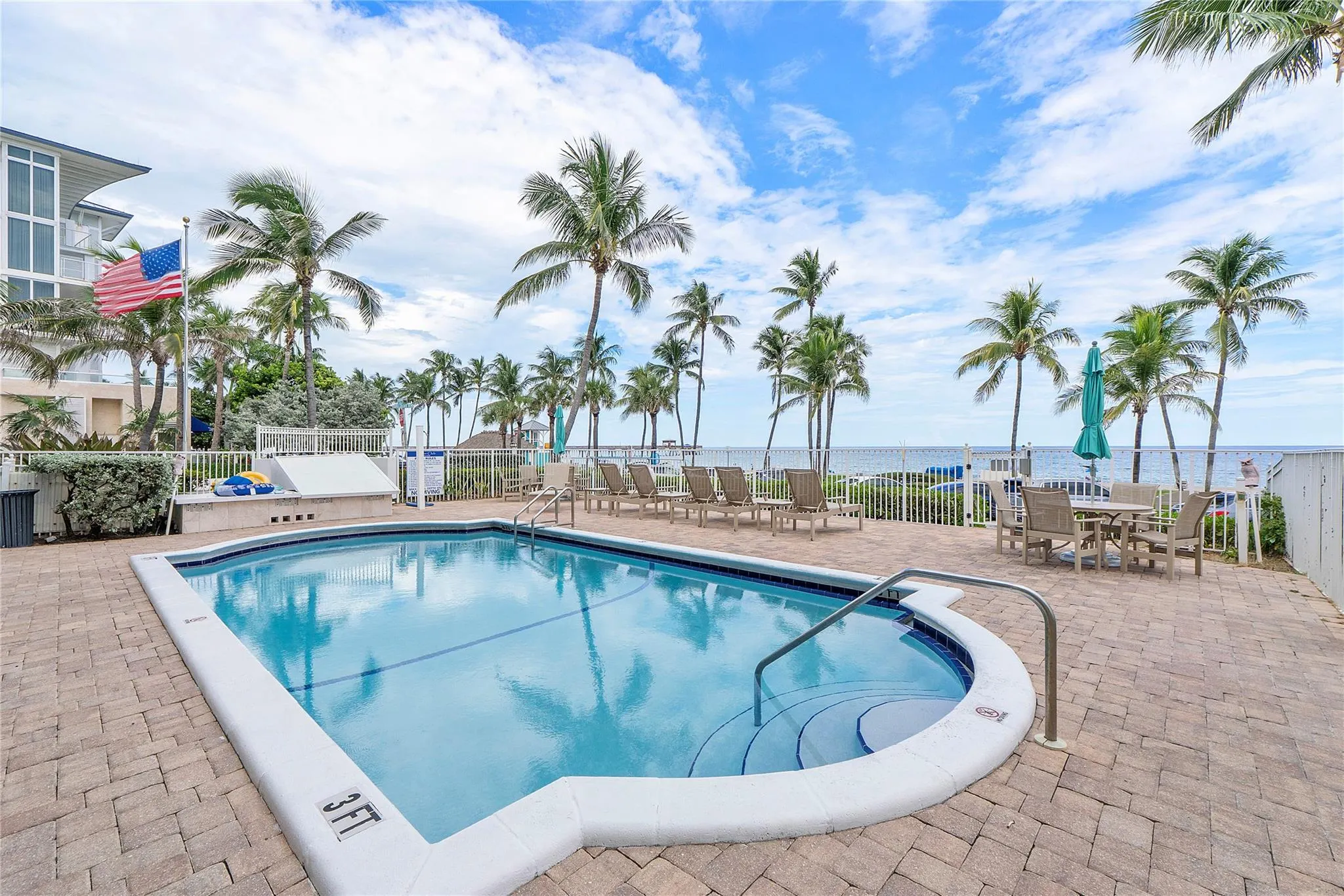 2080 E Hillsboro Blvd, #407