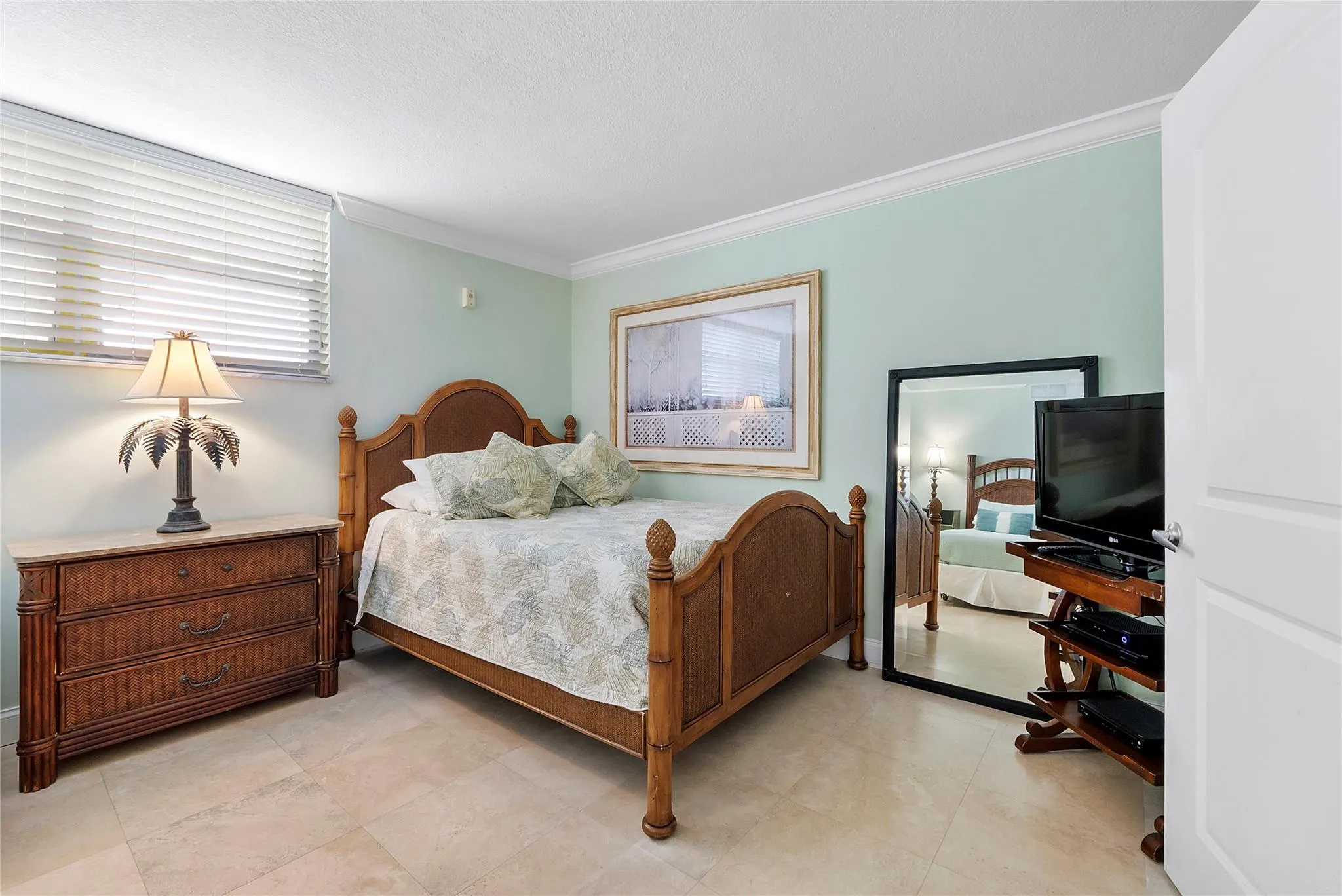 2080 E Hillsboro Blvd, #407