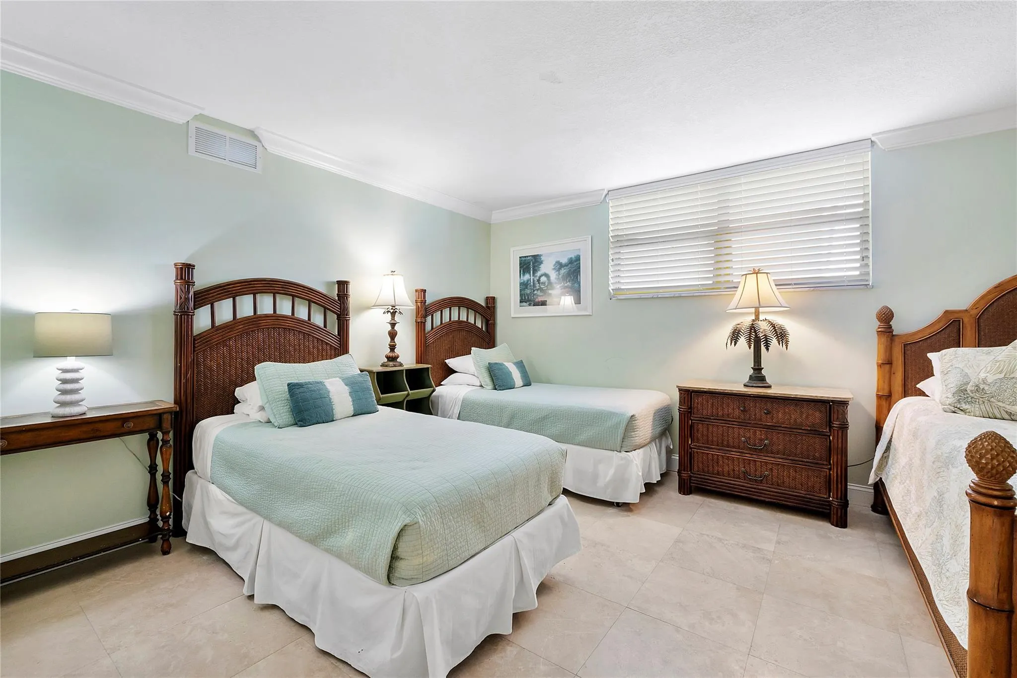 2080 E Hillsboro Blvd, #407