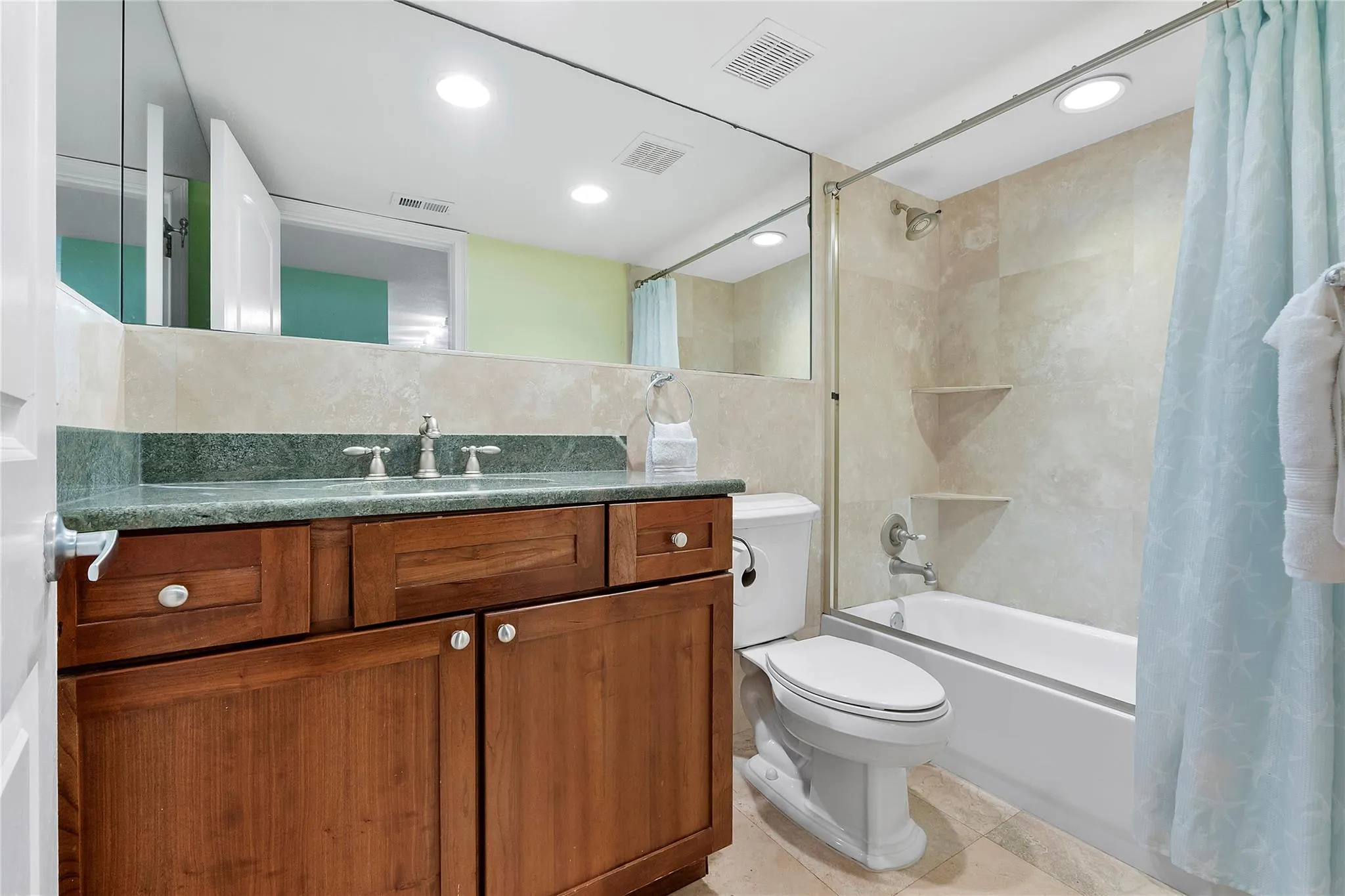2080 E Hillsboro Blvd, #407