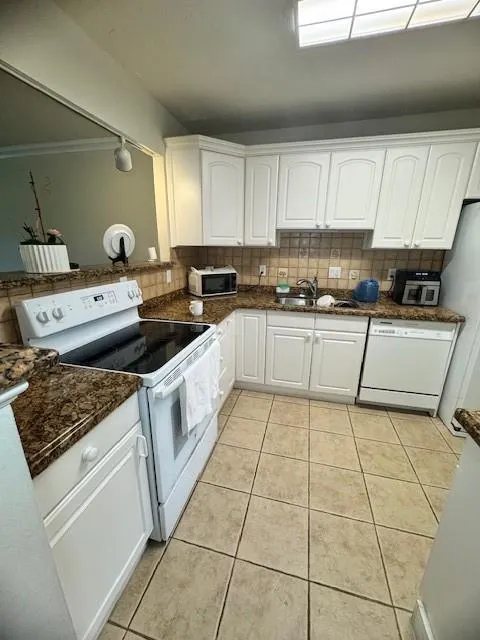 2850 N Palm Aire Drive, #207