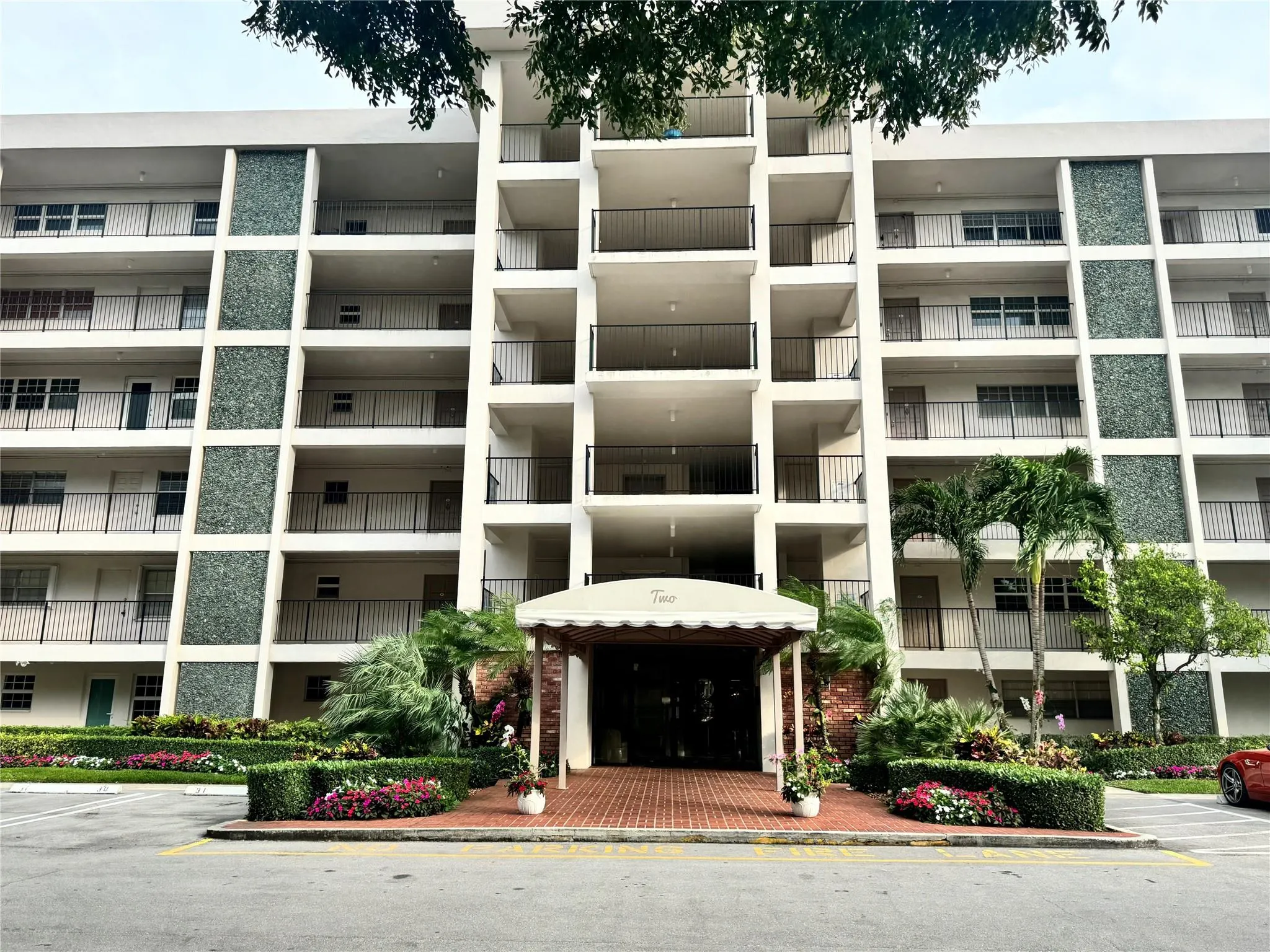 2850 N Palm Aire Drive, #207
