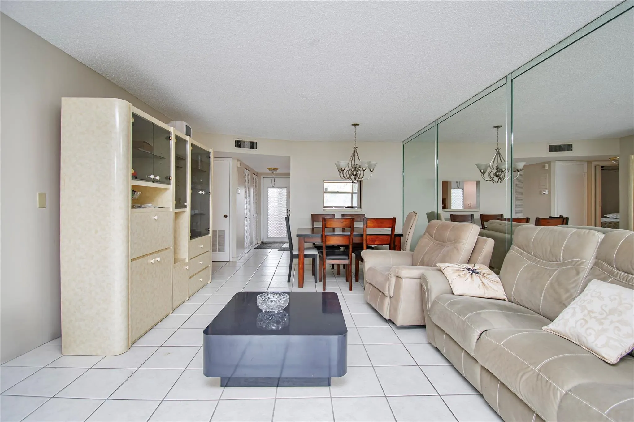 9460 Sunrise Lakes Blvd, #202