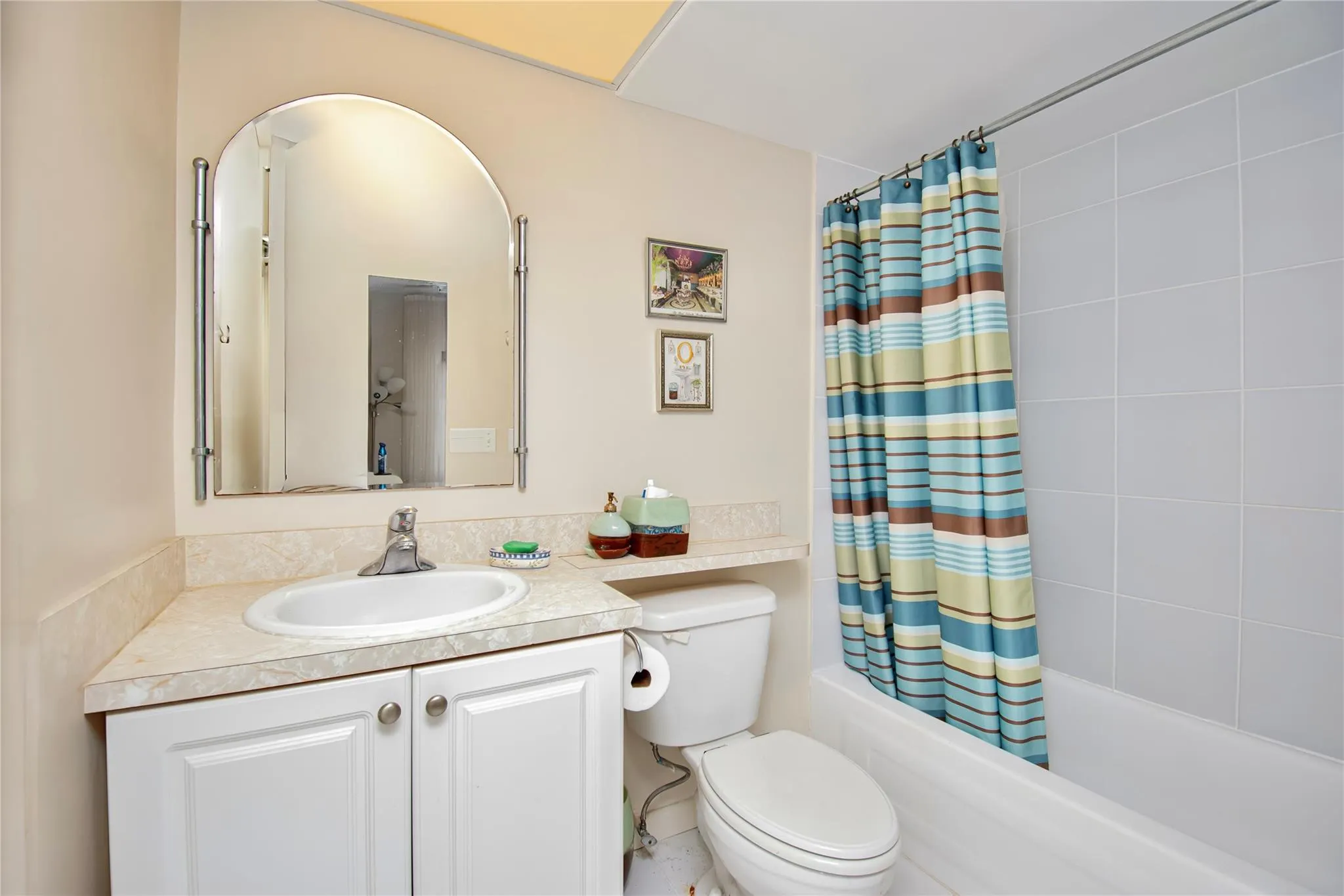 9460 Sunrise Lakes Blvd, #202