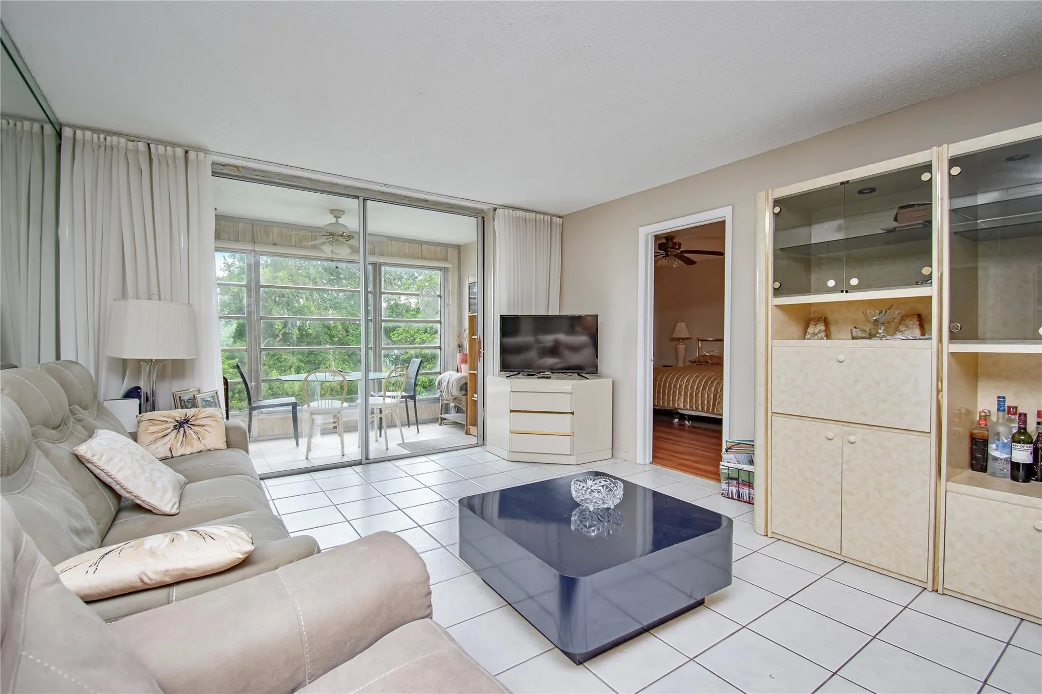 9460 Sunrise Lakes Blvd, #202