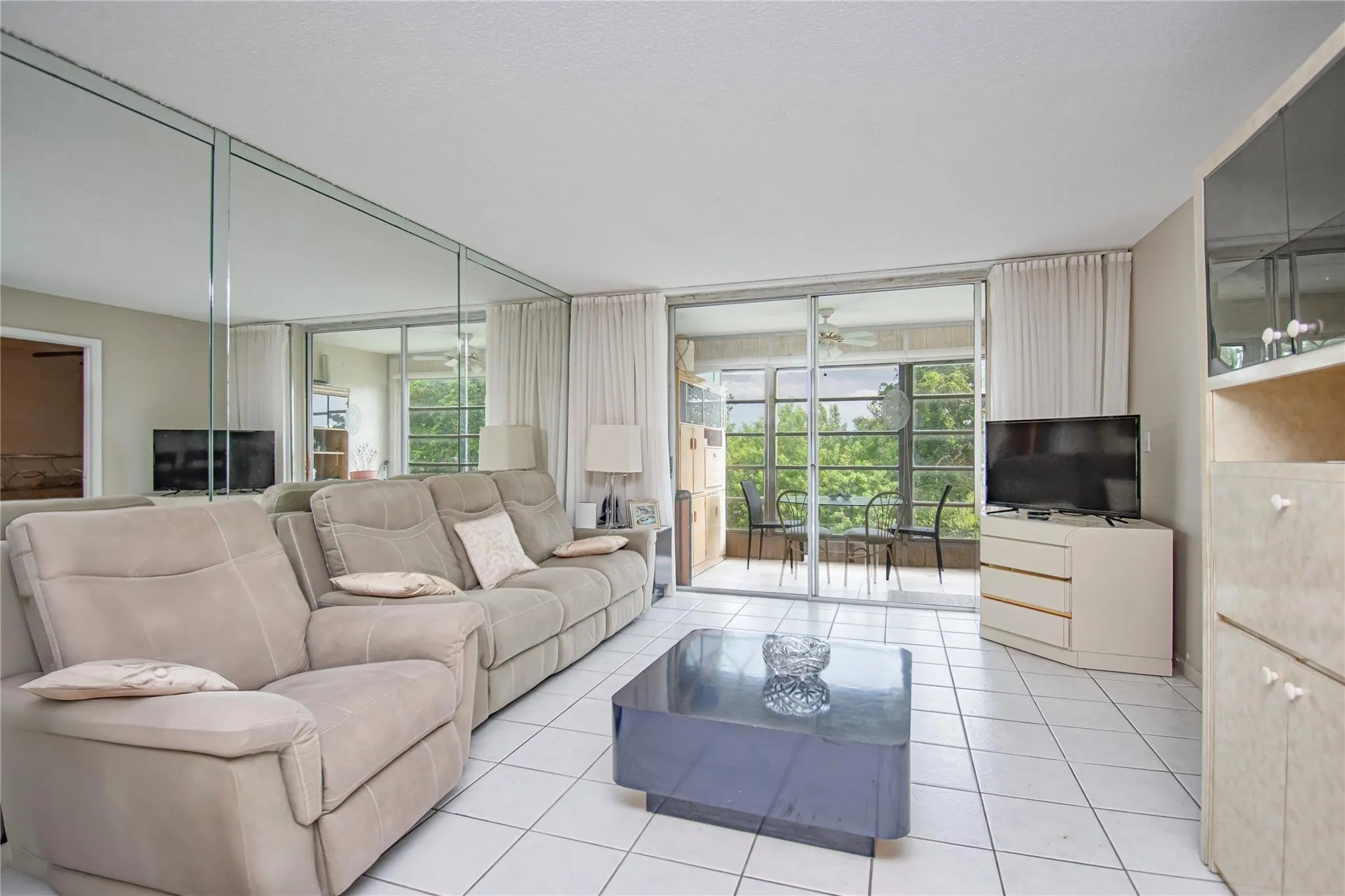 9460 Sunrise Lakes Blvd, #202