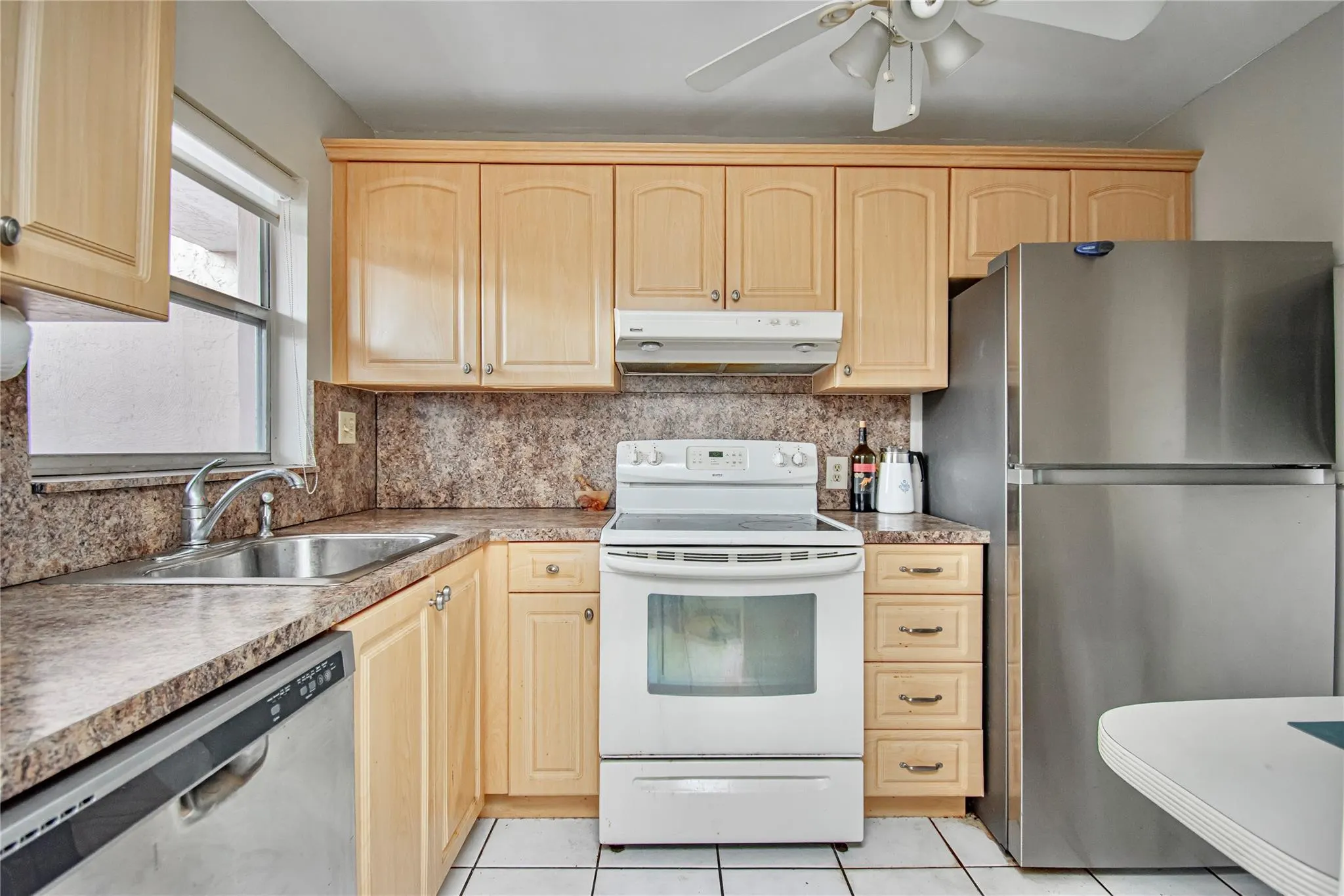 9460 Sunrise Lakes Blvd, #202