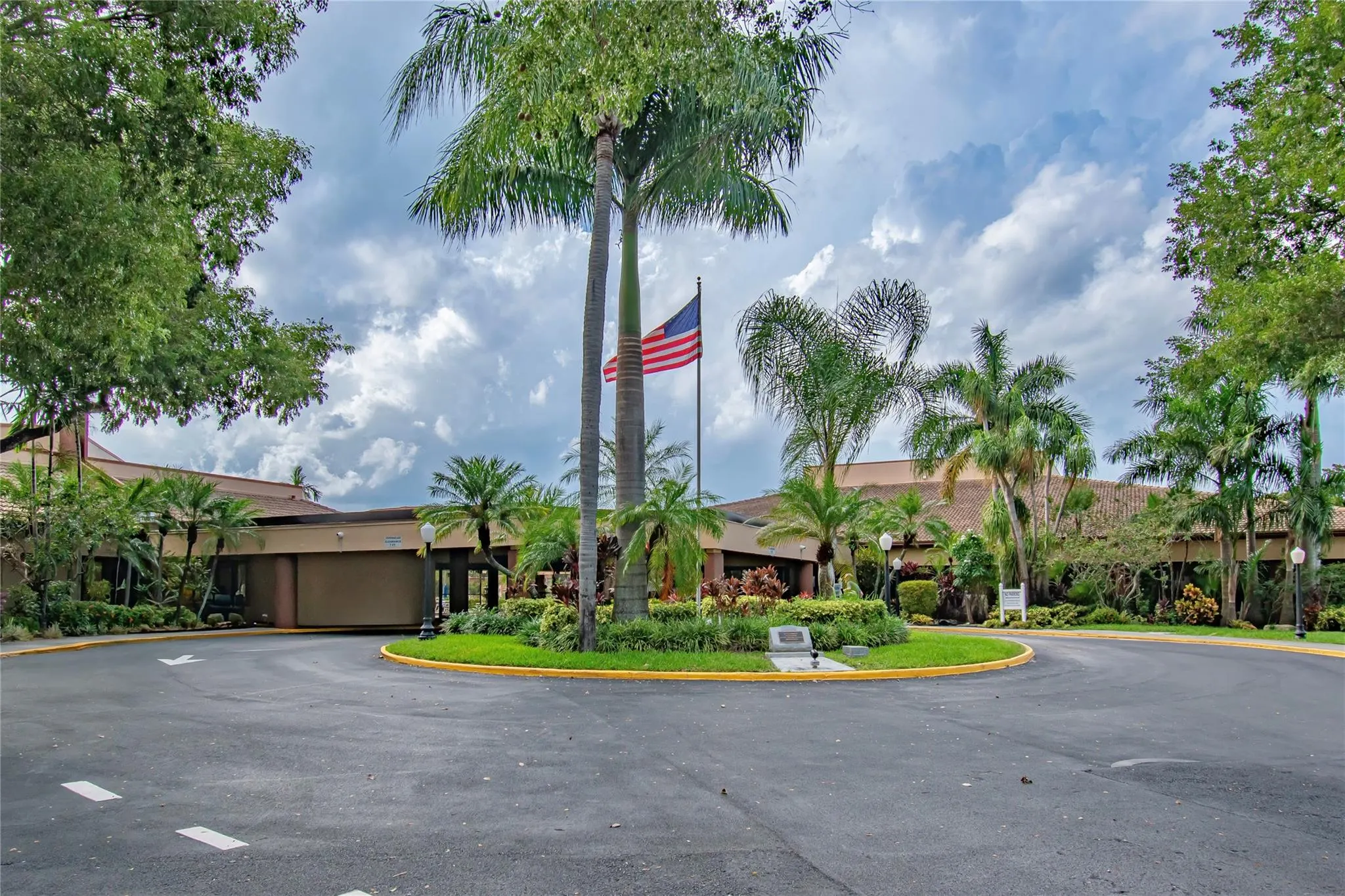 9460 Sunrise Lakes Blvd, #202