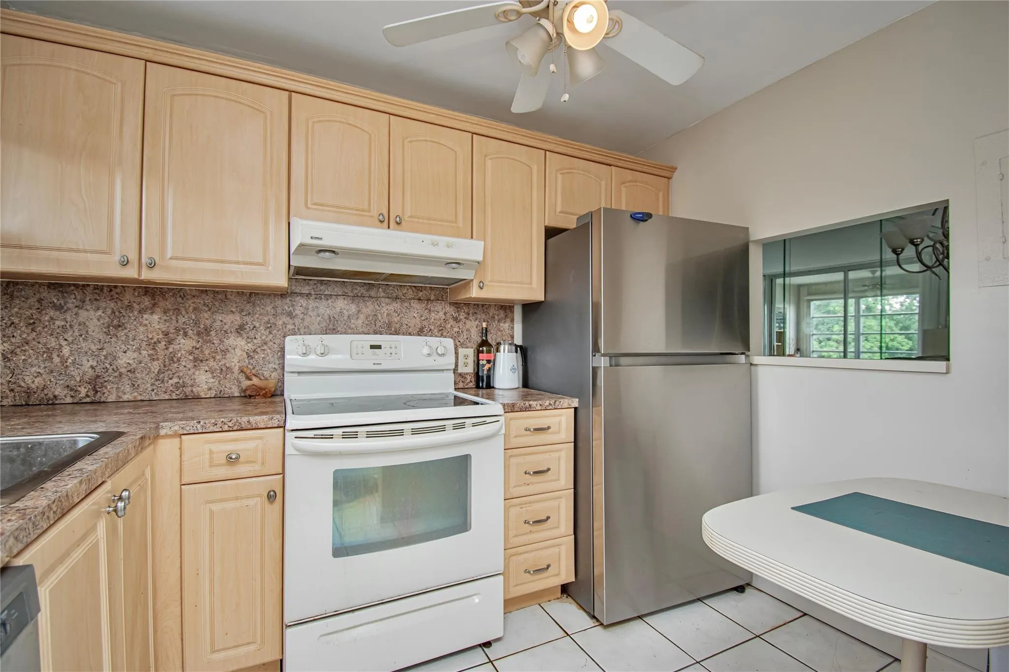 9460 Sunrise Lakes Blvd, #202