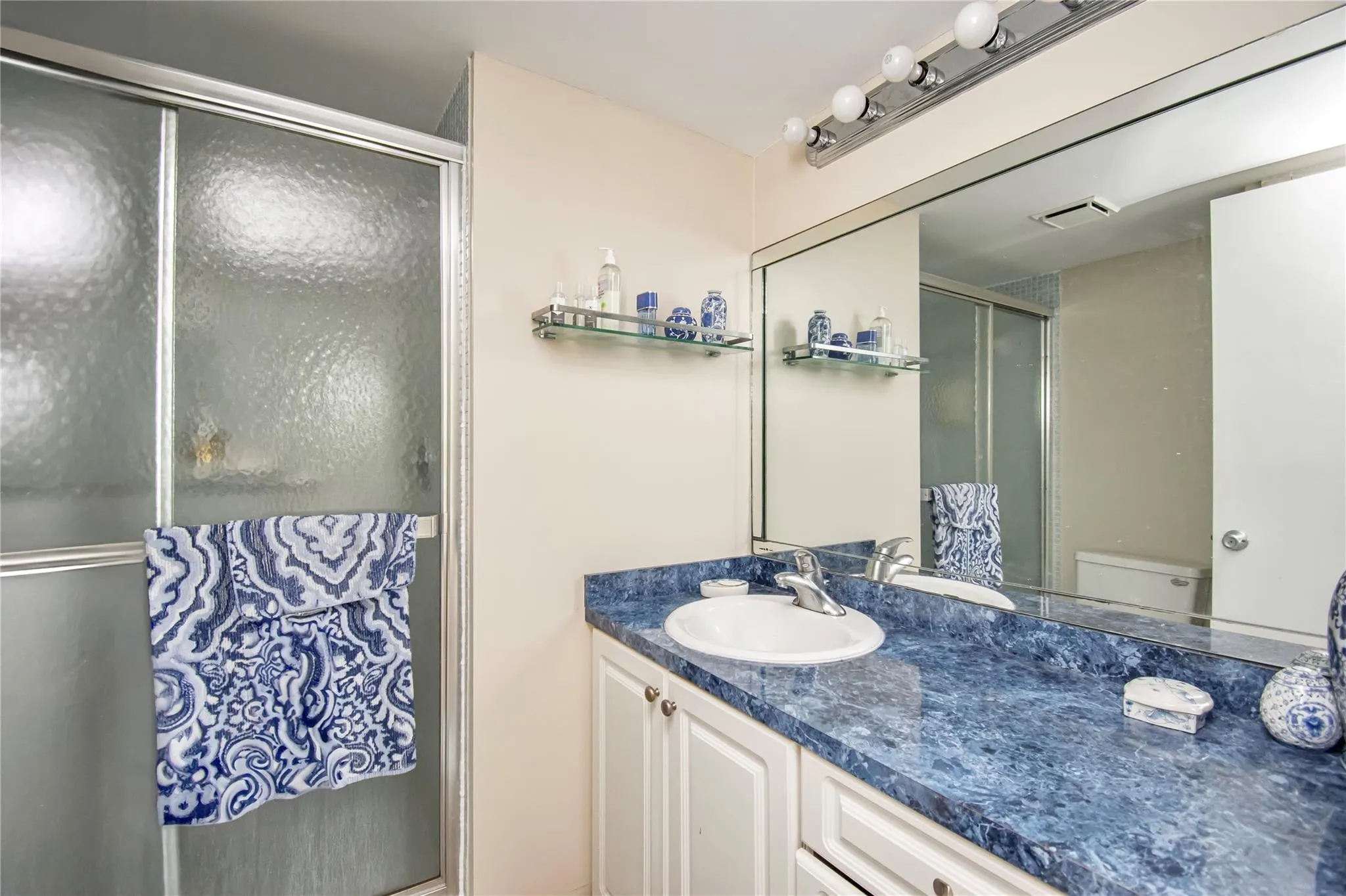9460 Sunrise Lakes Blvd, #202
