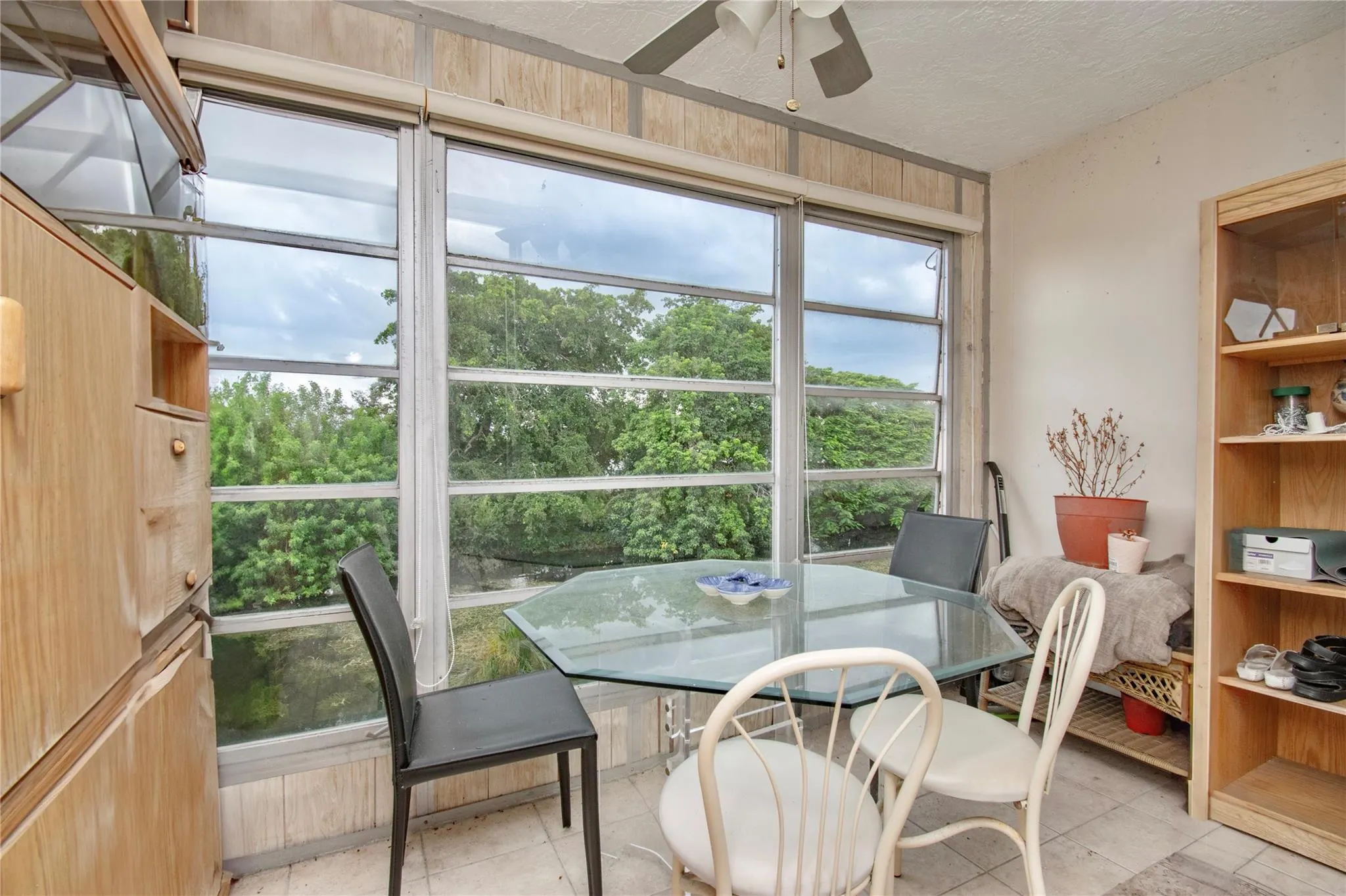 9460 Sunrise Lakes Blvd, #202