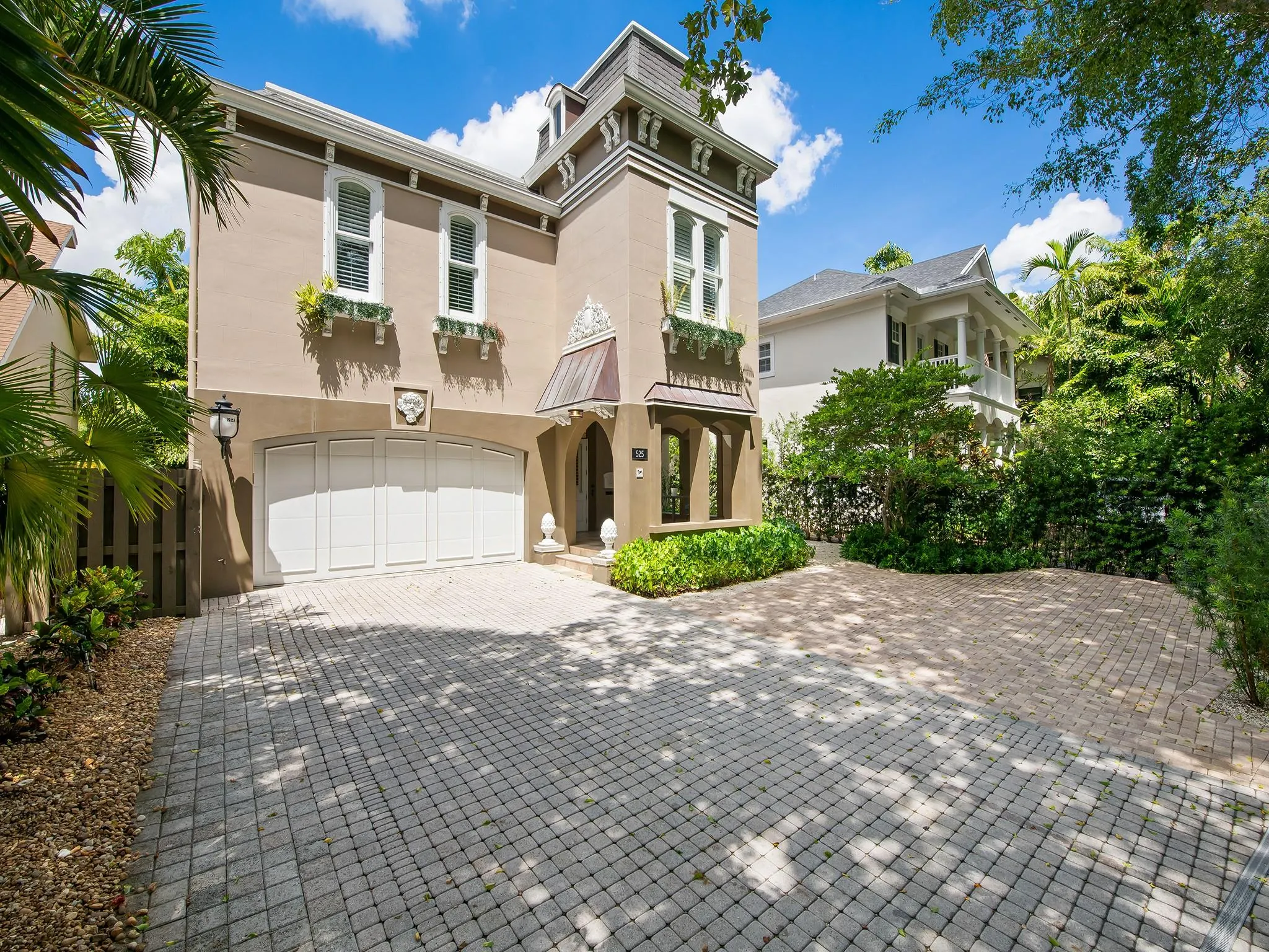 525 N Victoria Park Rd
