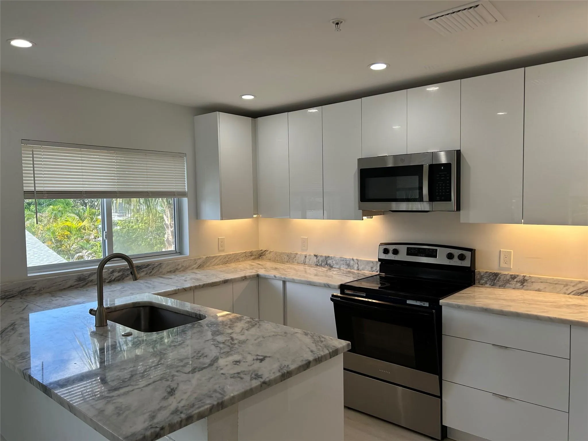 1117 NE 5th Ave, #3