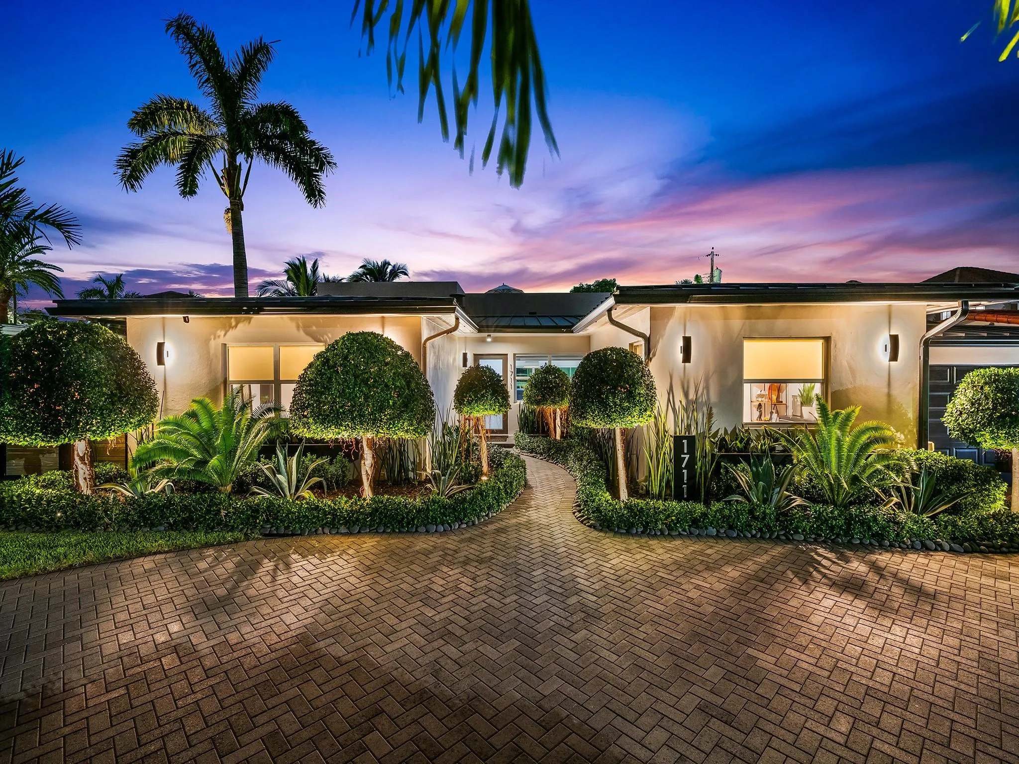 1711 Bayview Dr