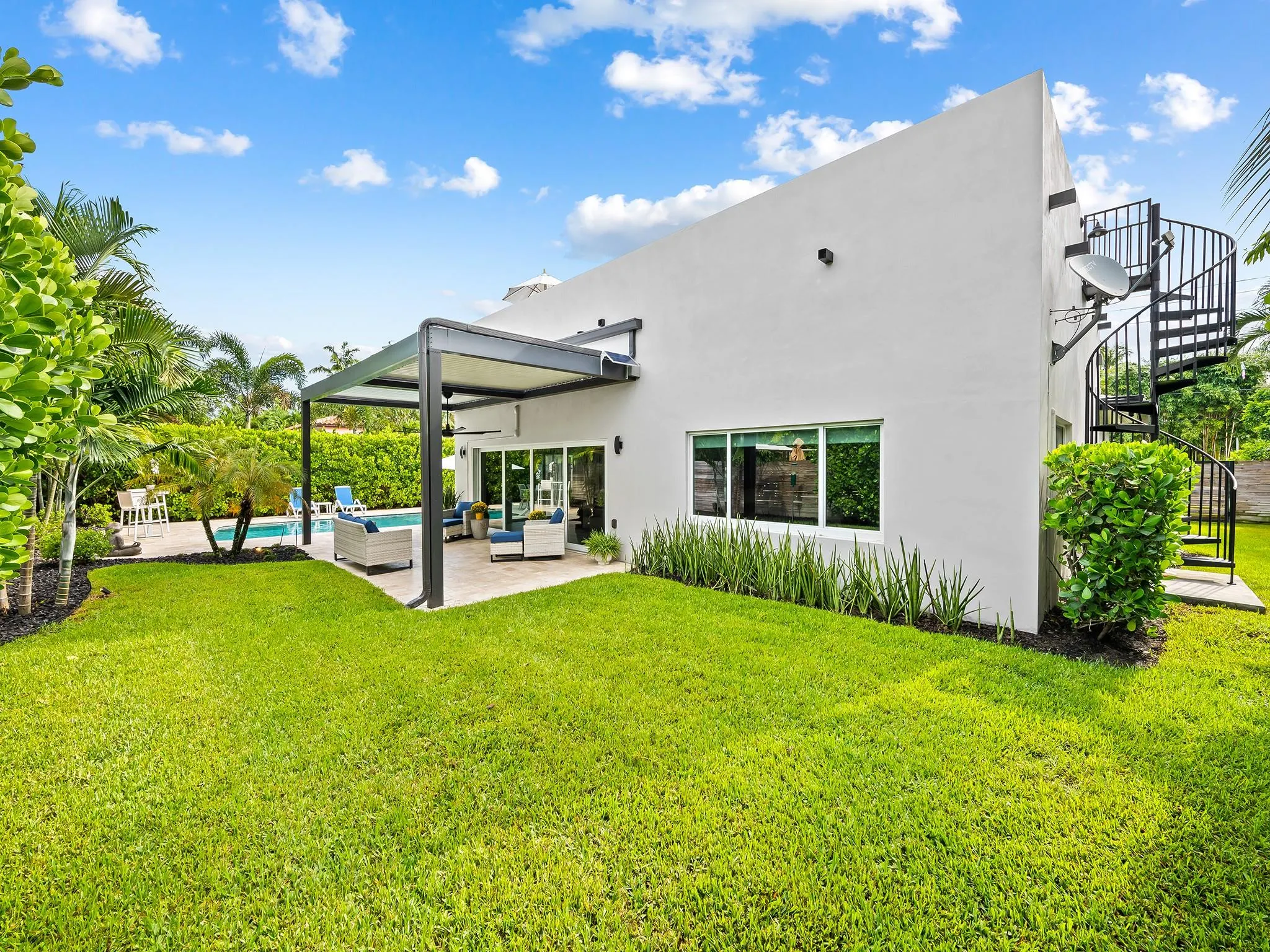 1711 Bayview Dr