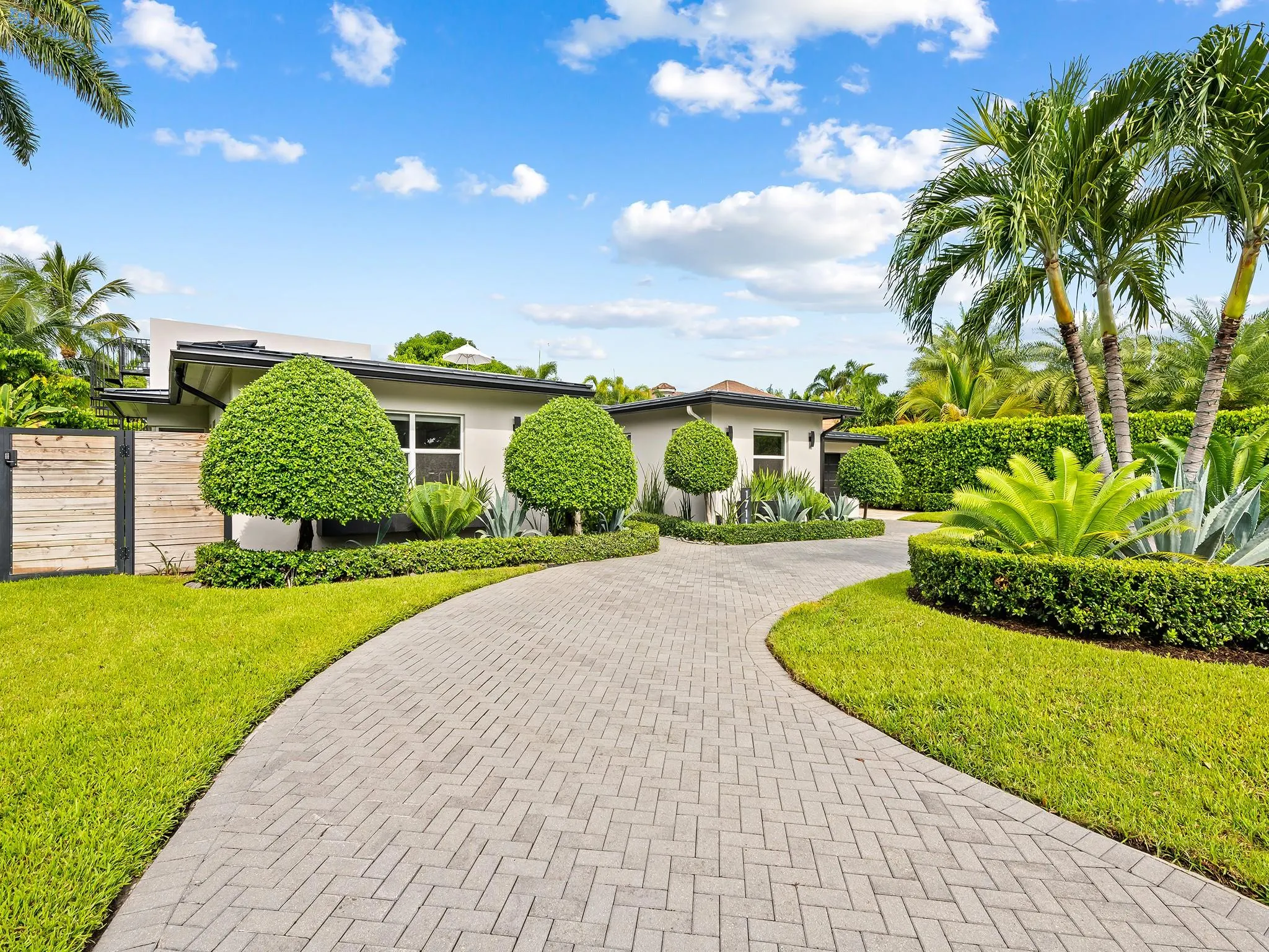 1711 Bayview Dr