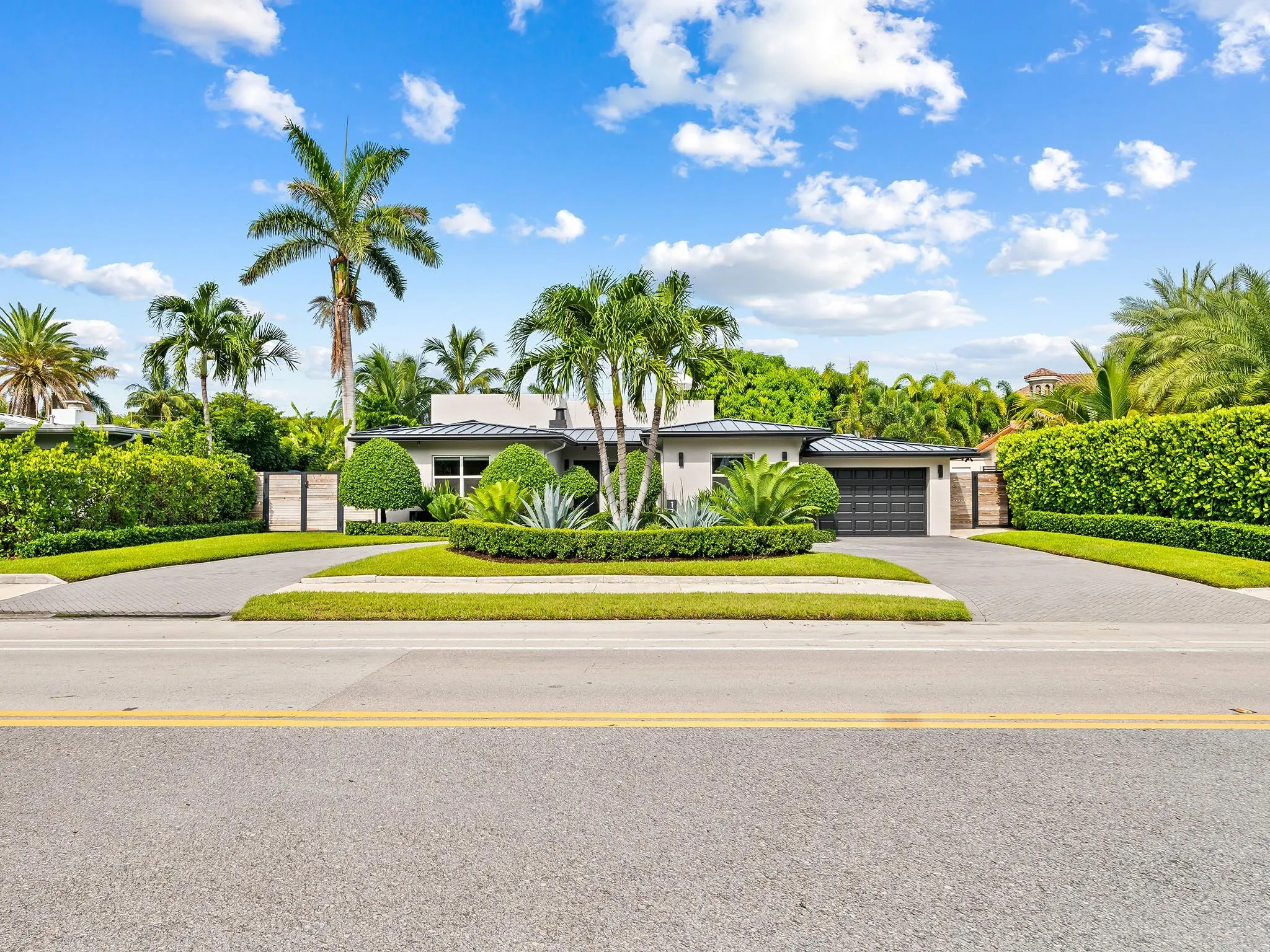 1711 Bayview Dr