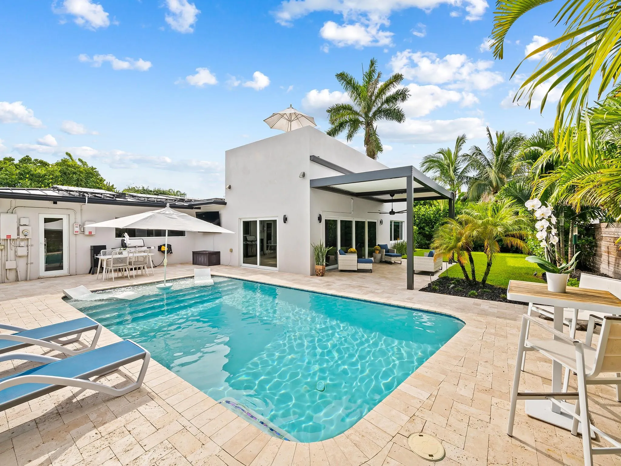 1711 Bayview Dr