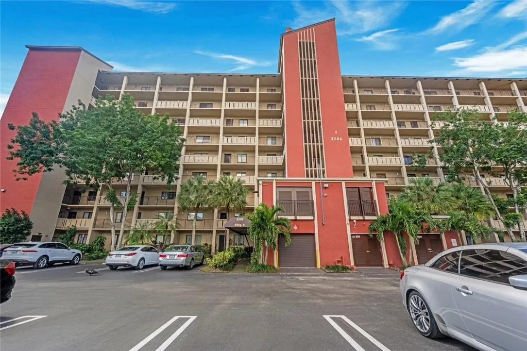 2206 S Cypress Bend Dr, #208