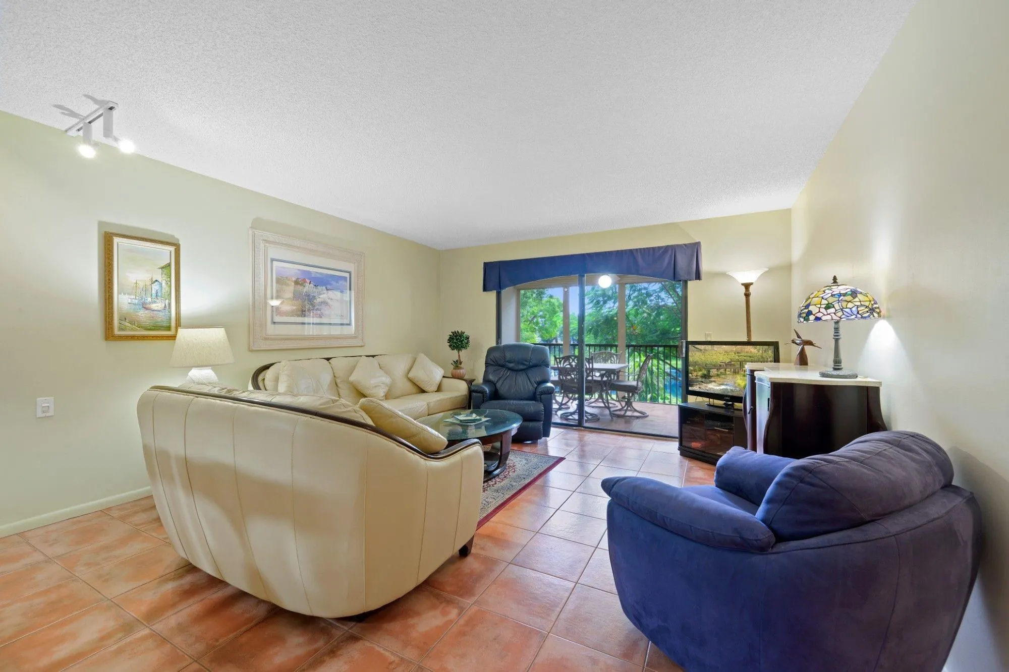2206 S Cypress Bend Dr, #208