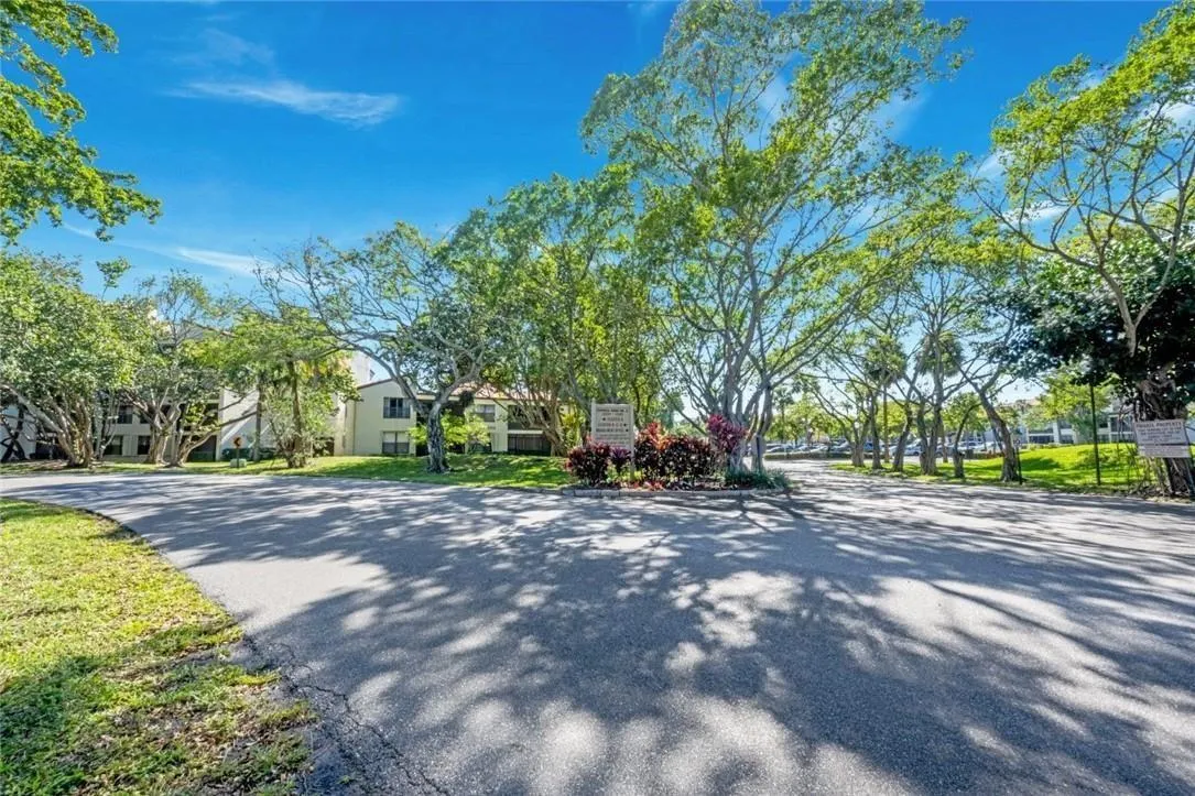 2206 S Cypress Bend Dr, #208