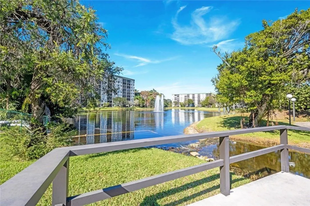 2206 S Cypress Bend Dr, #208