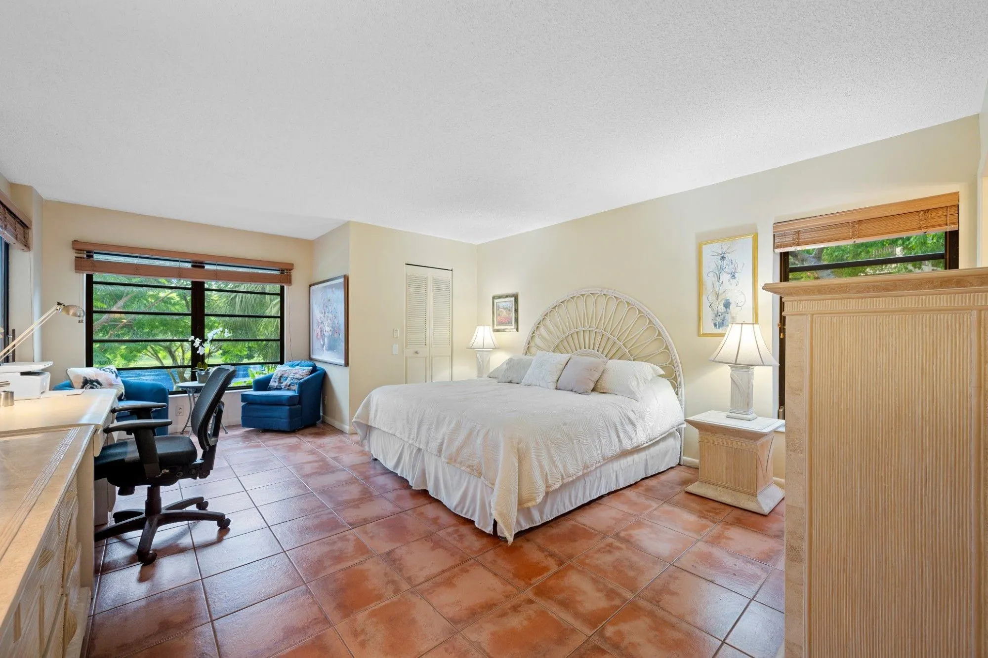 2206 S Cypress Bend Dr, #208