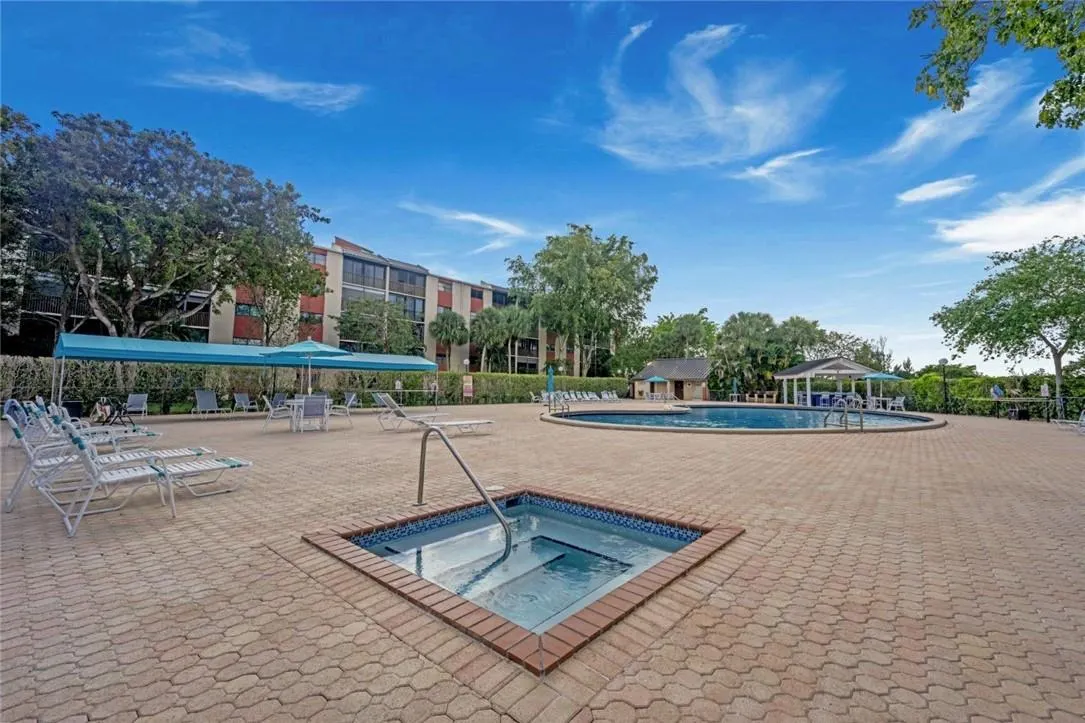 2206 S Cypress Bend Dr, #208