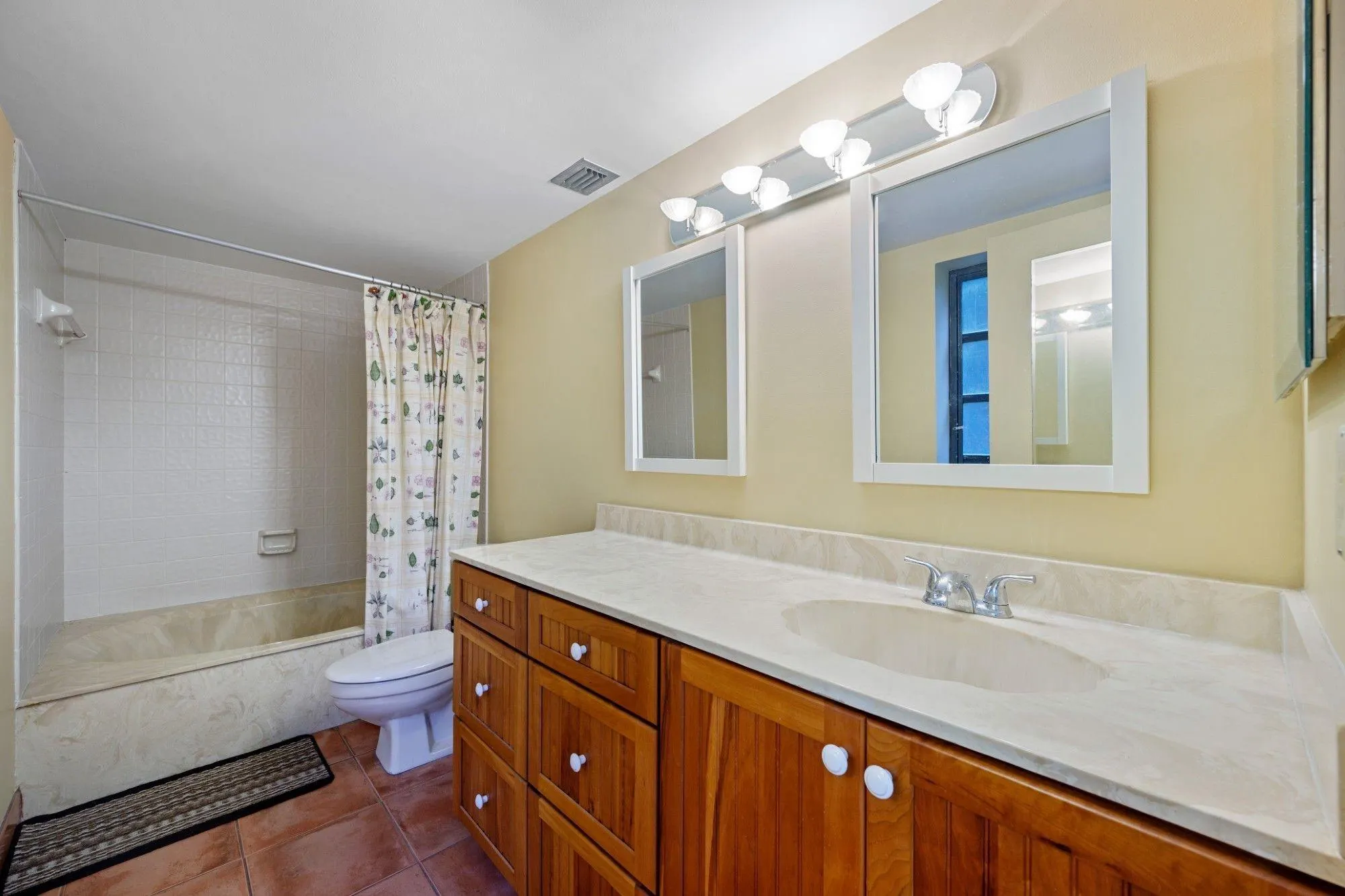 2206 S Cypress Bend Dr, #208
