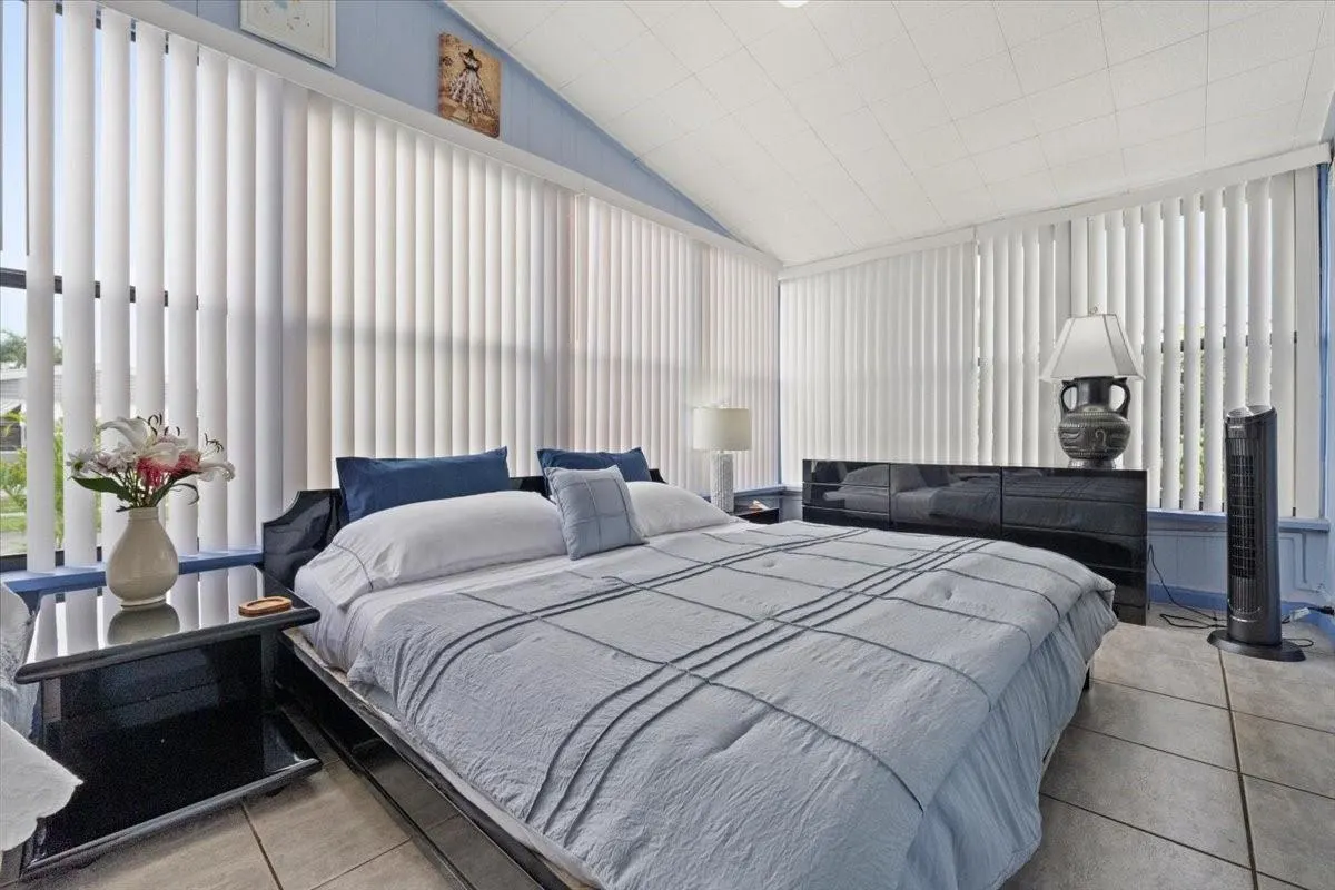5343 NW 4th Ter