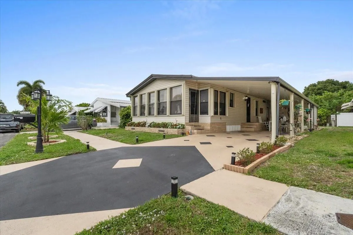 5343 NW 4th Ter