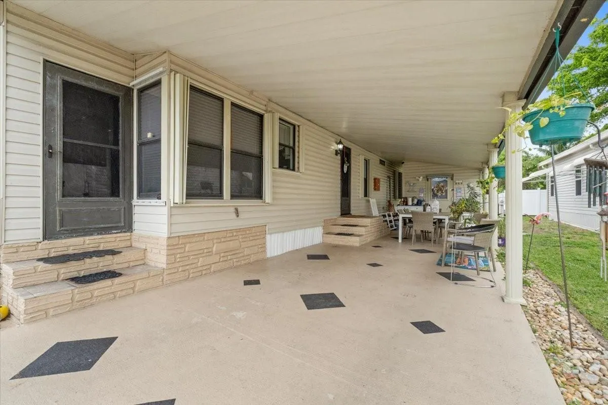 5343 NW 4th Ter