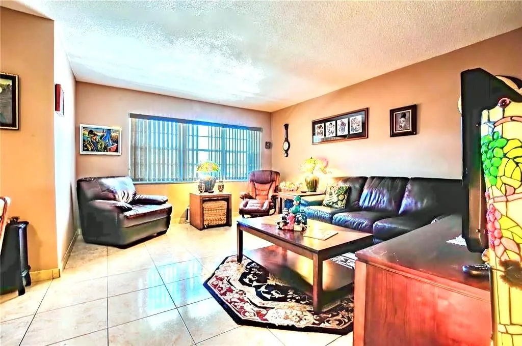 1455 N 12th Ct, #2B