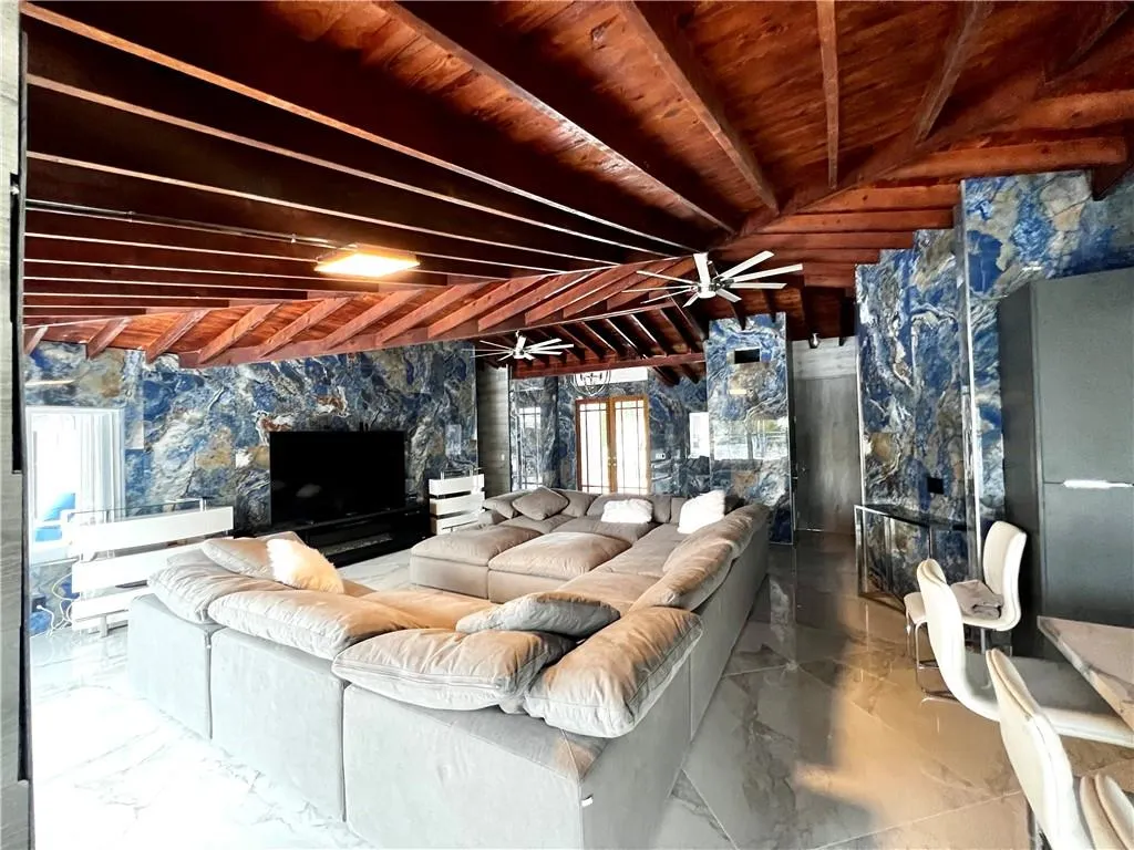 720 NE 28th Ave