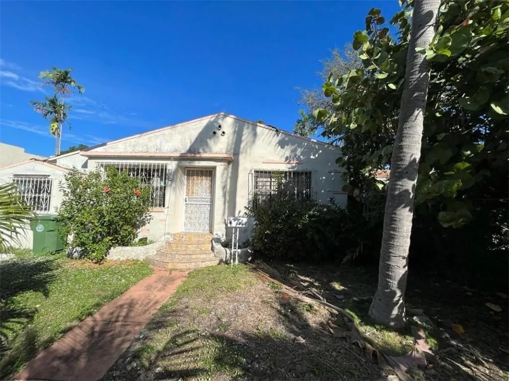 537 NE 74th St