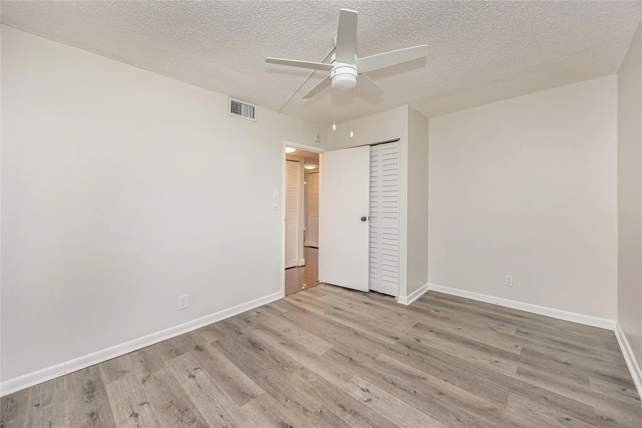 250 Jacaranda Dr, #607