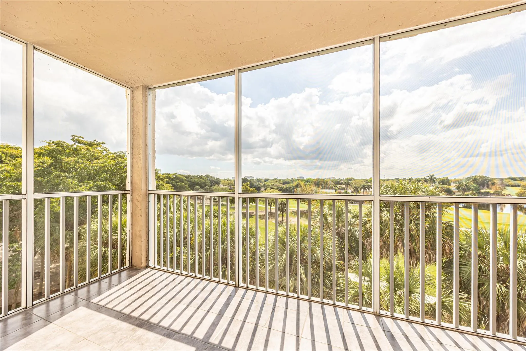 250 Jacaranda Dr, #607