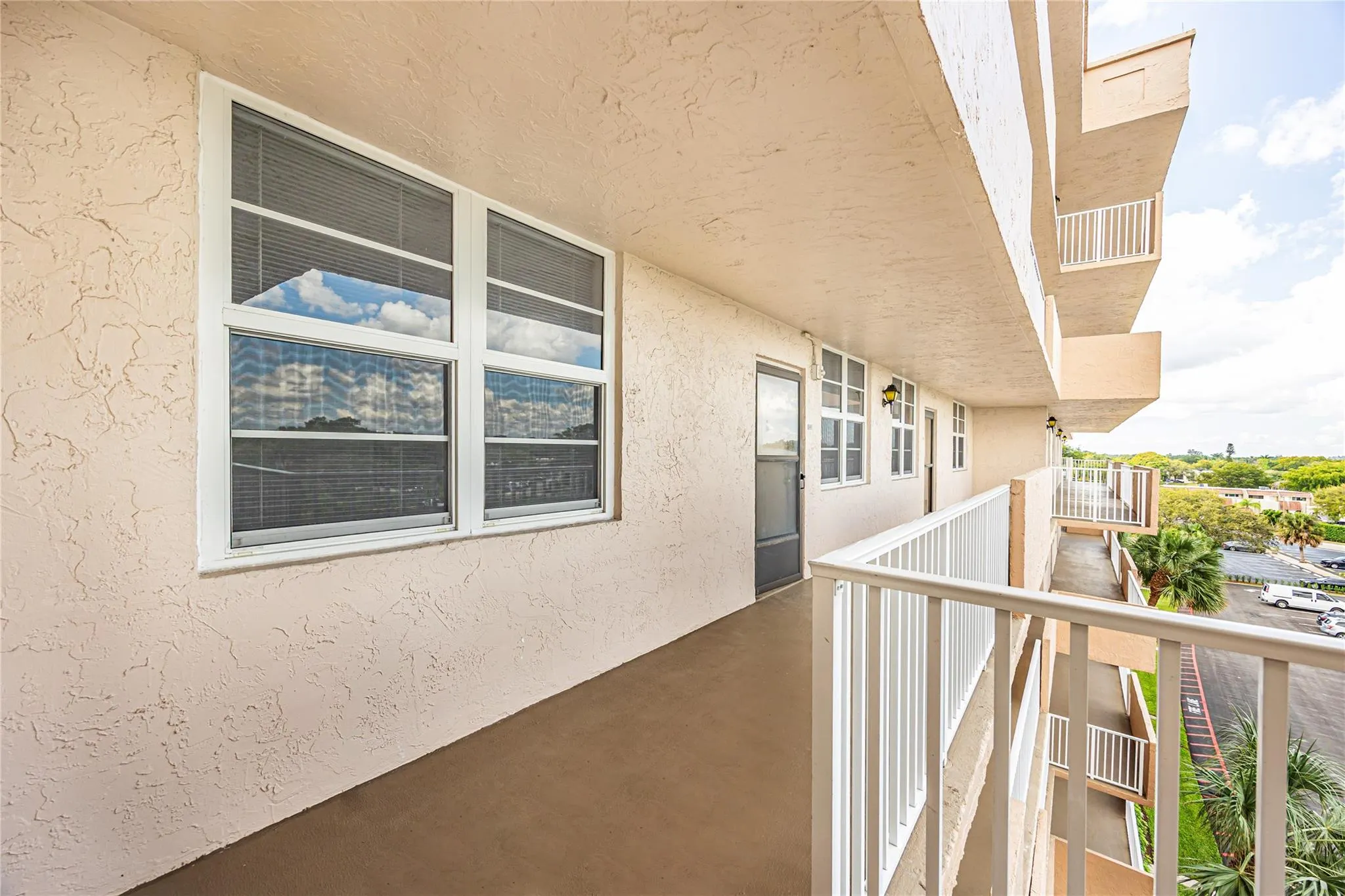 250 Jacaranda Dr, #607