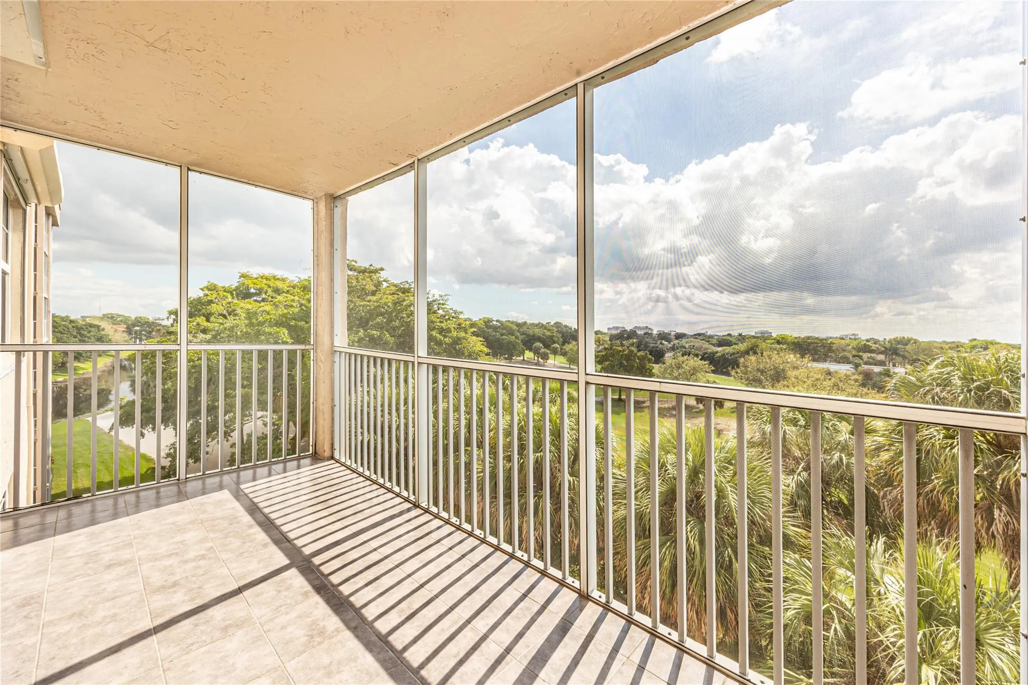 250 Jacaranda Dr, #607