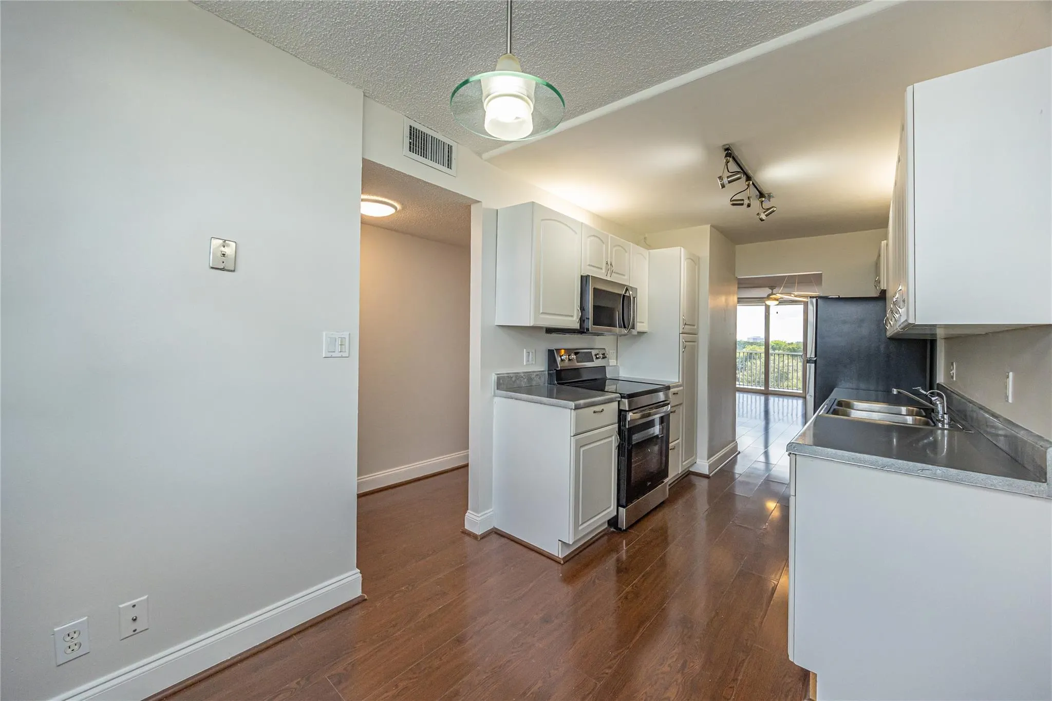 250 Jacaranda Dr, #607